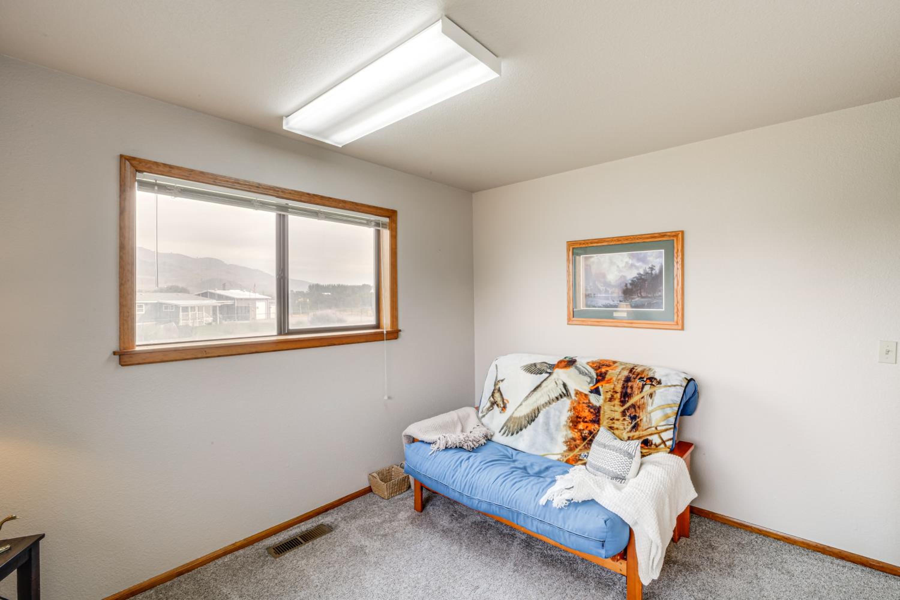 Stunning A-Frame Home with Views, 10 Mi to Okanogan!