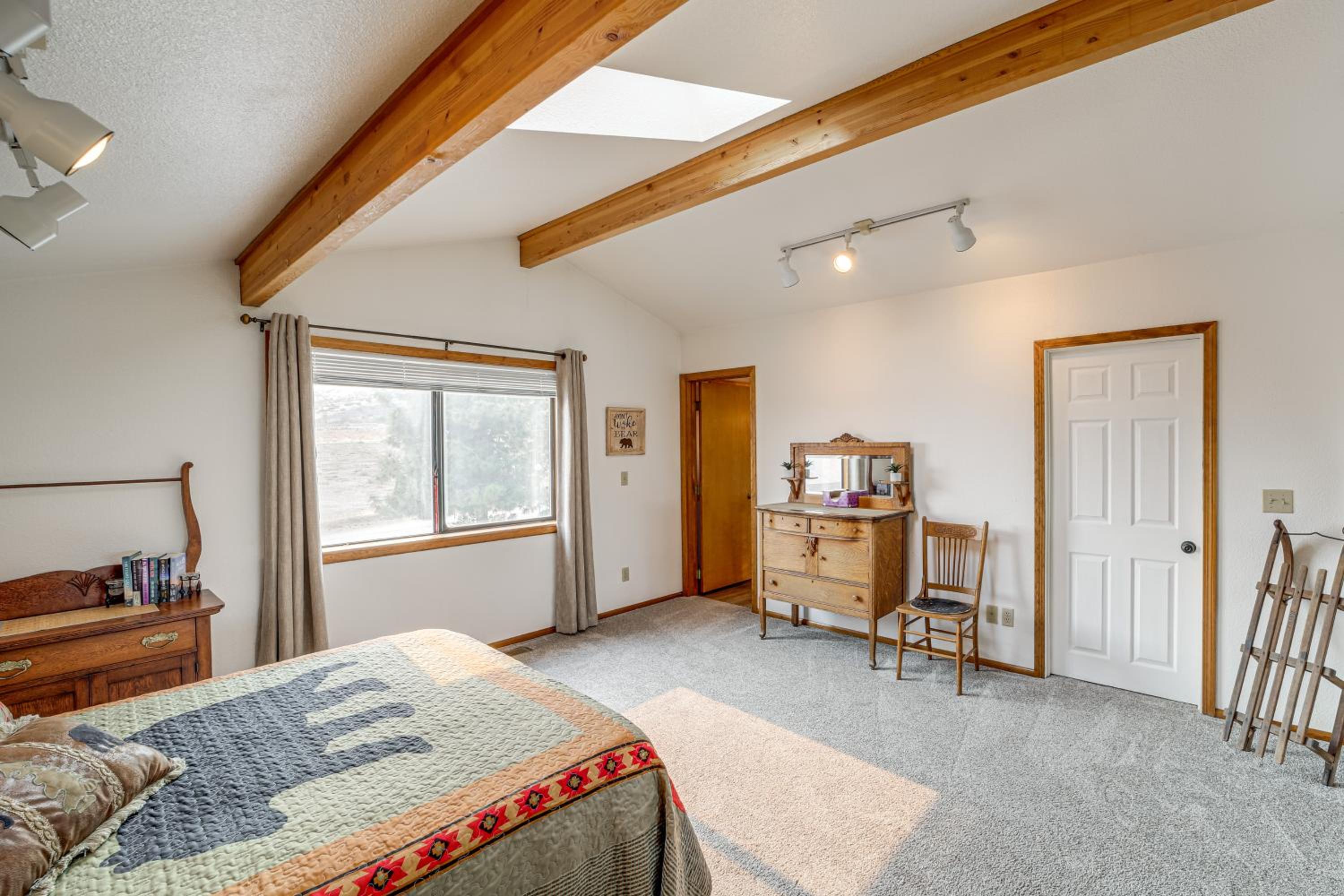 Stunning A-Frame Home with Views, 10 Mi to Okanogan!
