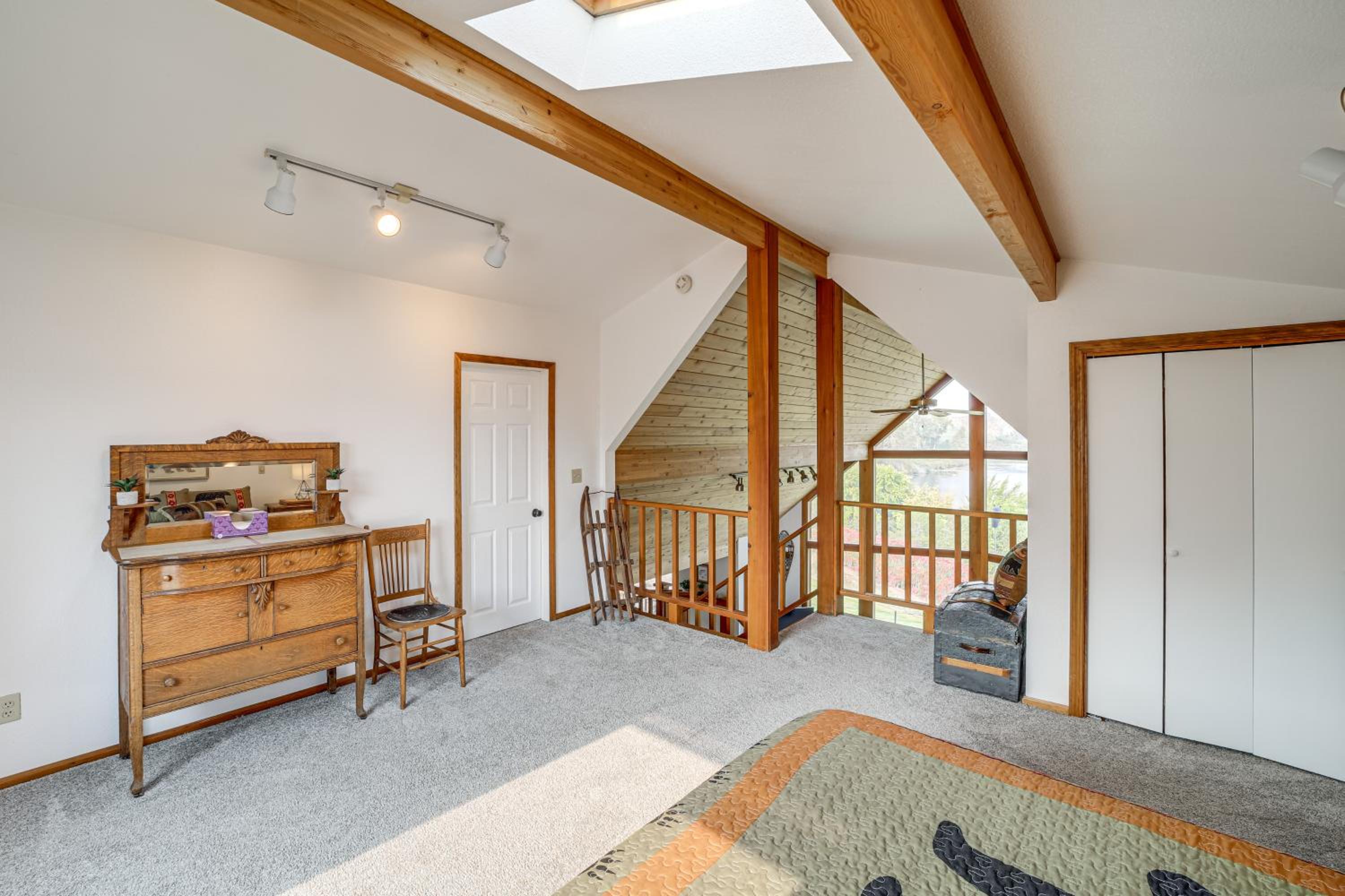 Stunning A-Frame Home with Views, 10 Mi to Okanogan!