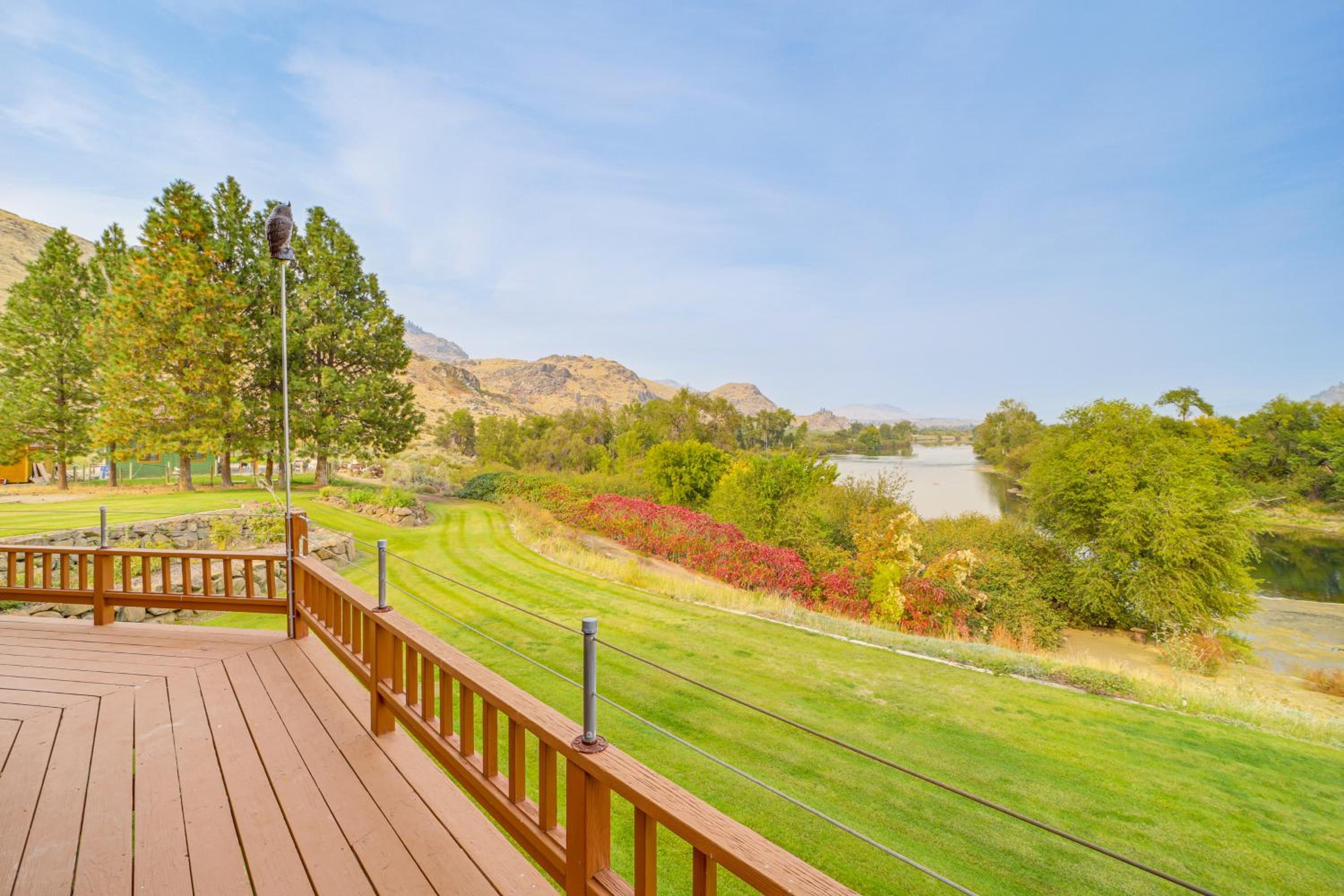 Stunning A-Frame Home with Views, 10 Mi to Okanogan!