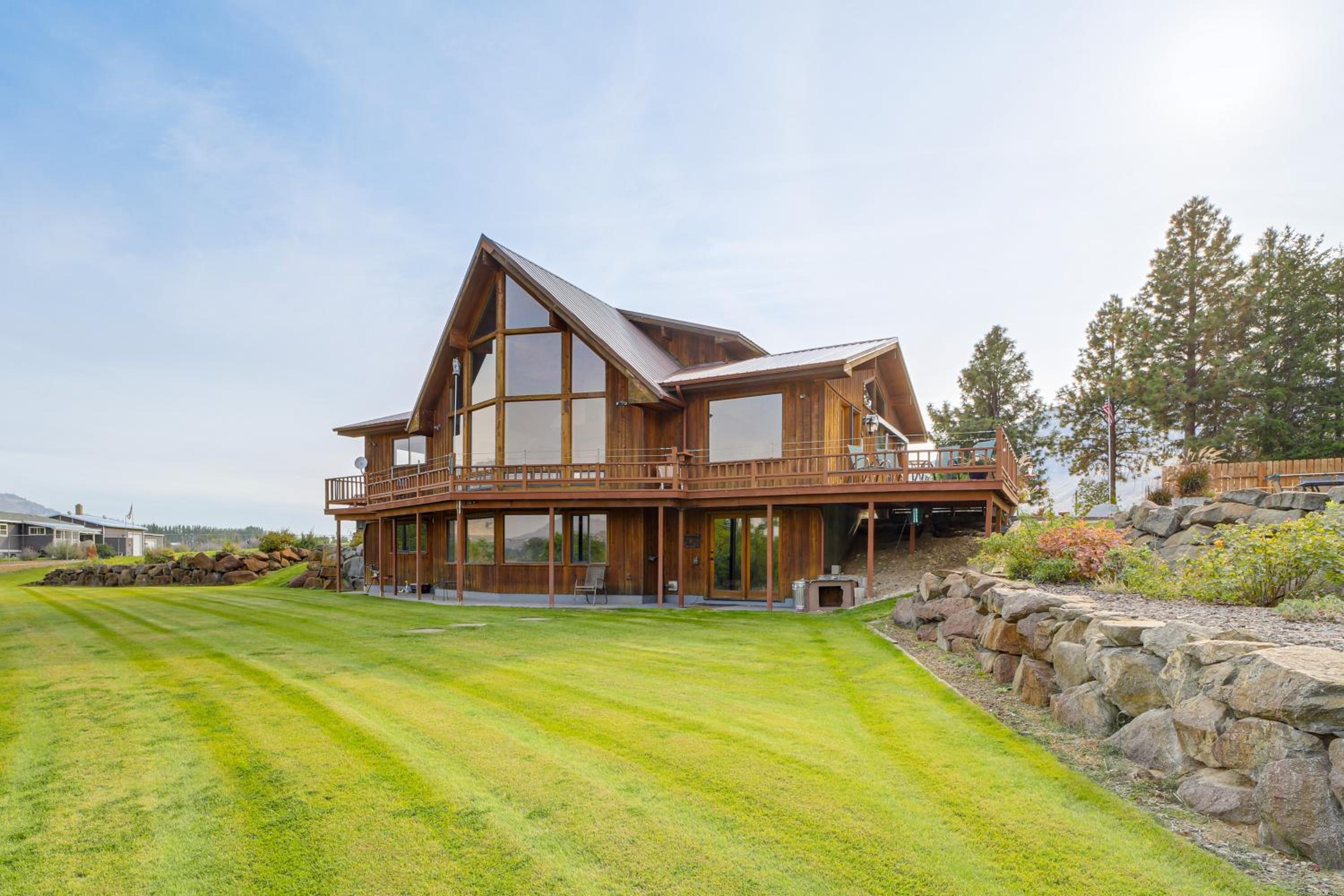 Stunning A-Frame Home with Views, 10 Mi to Okanogan!