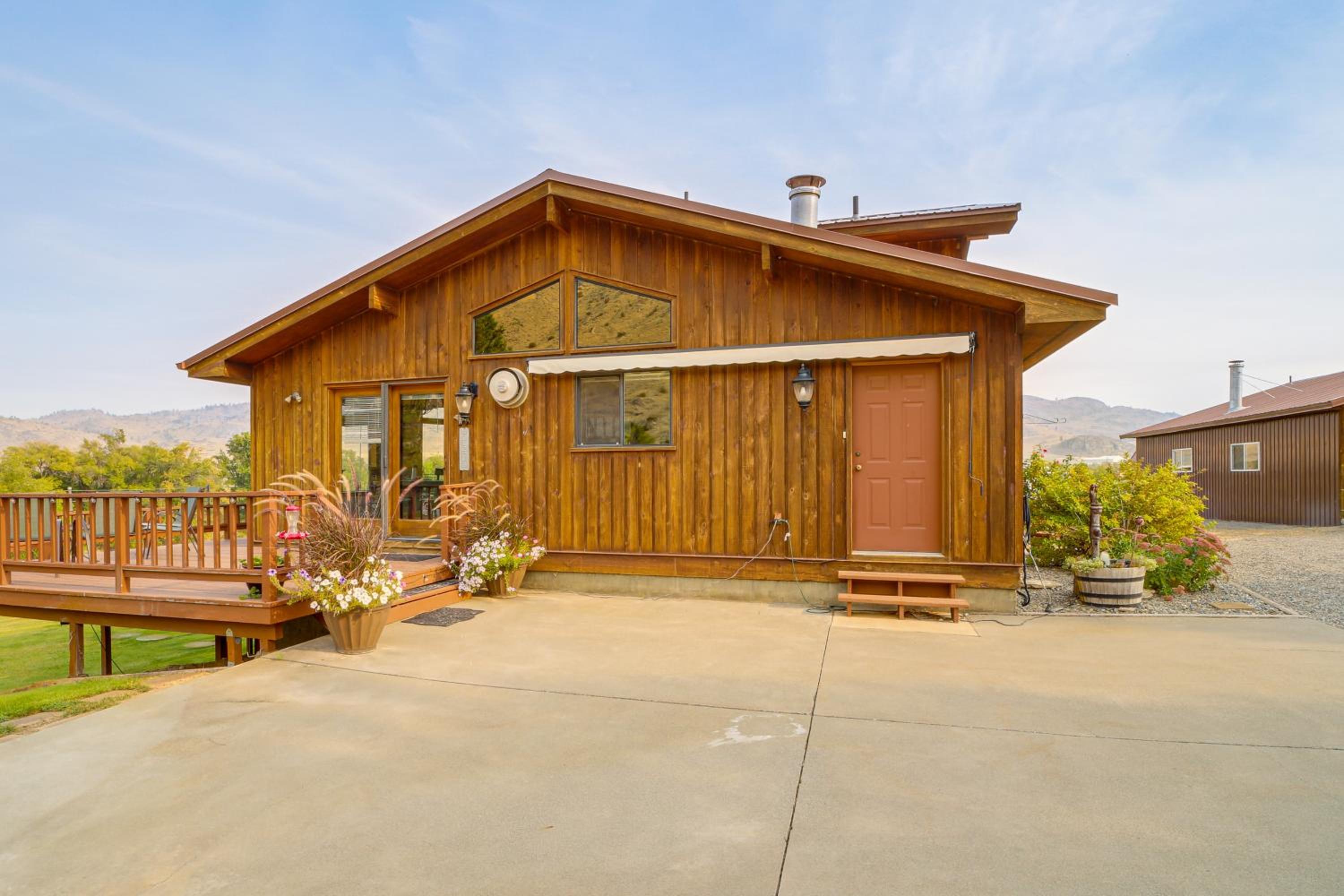 Stunning A-Frame Home with Views, 10 Mi to Okanogan!