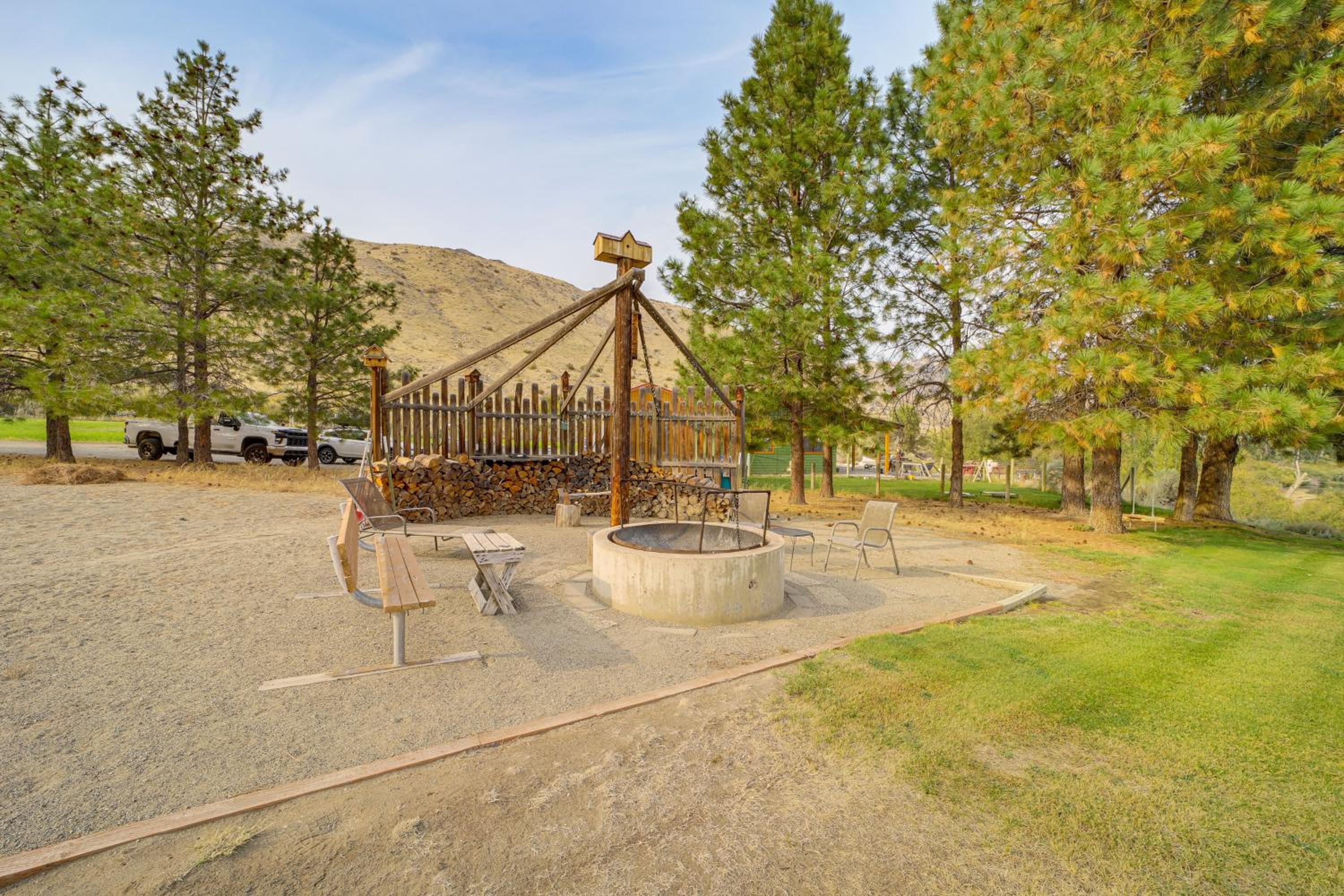 Stunning A-Frame Home with Views, 10 Mi to Okanogan!