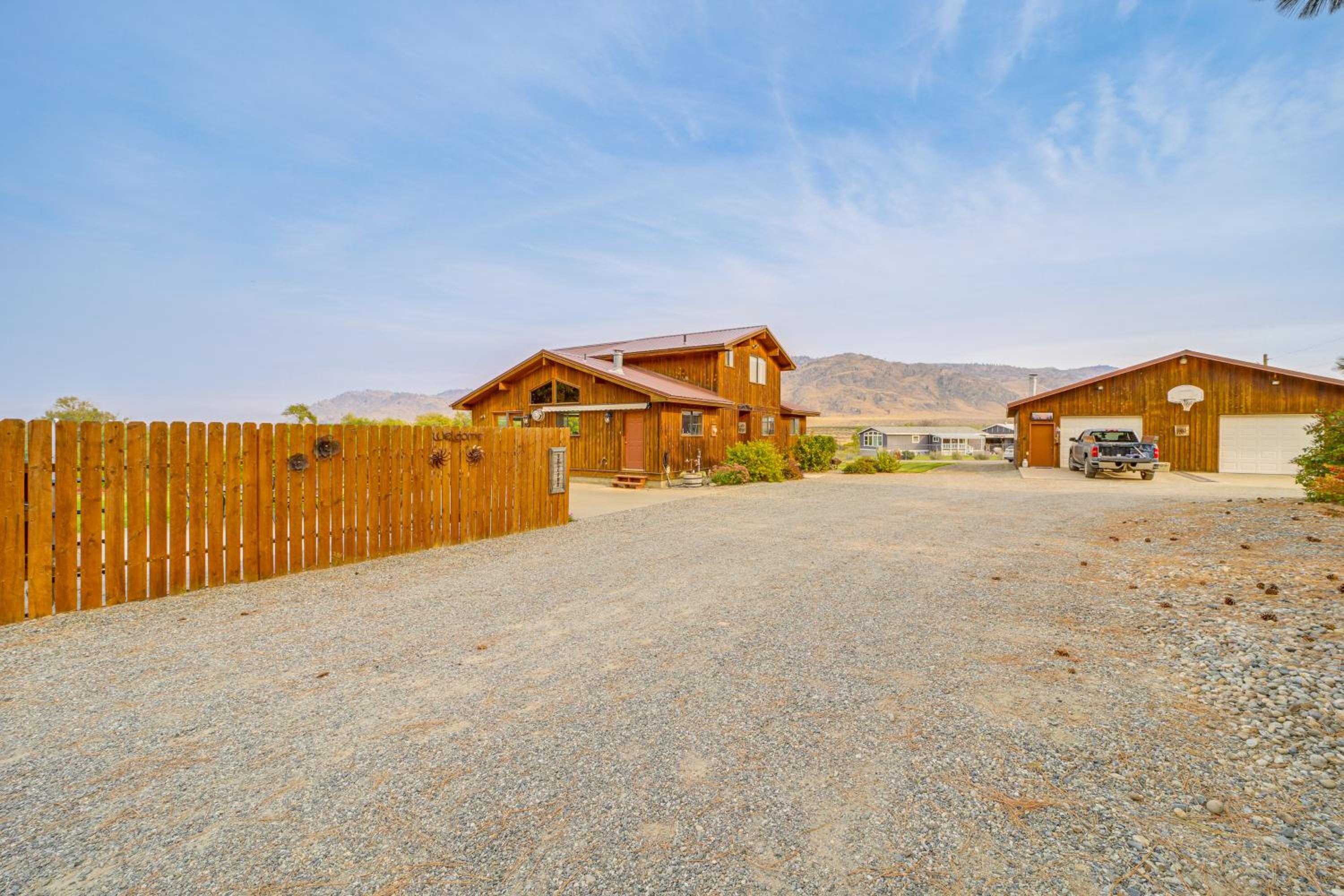 Stunning A-Frame Home with Views, 10 Mi to Okanogan!