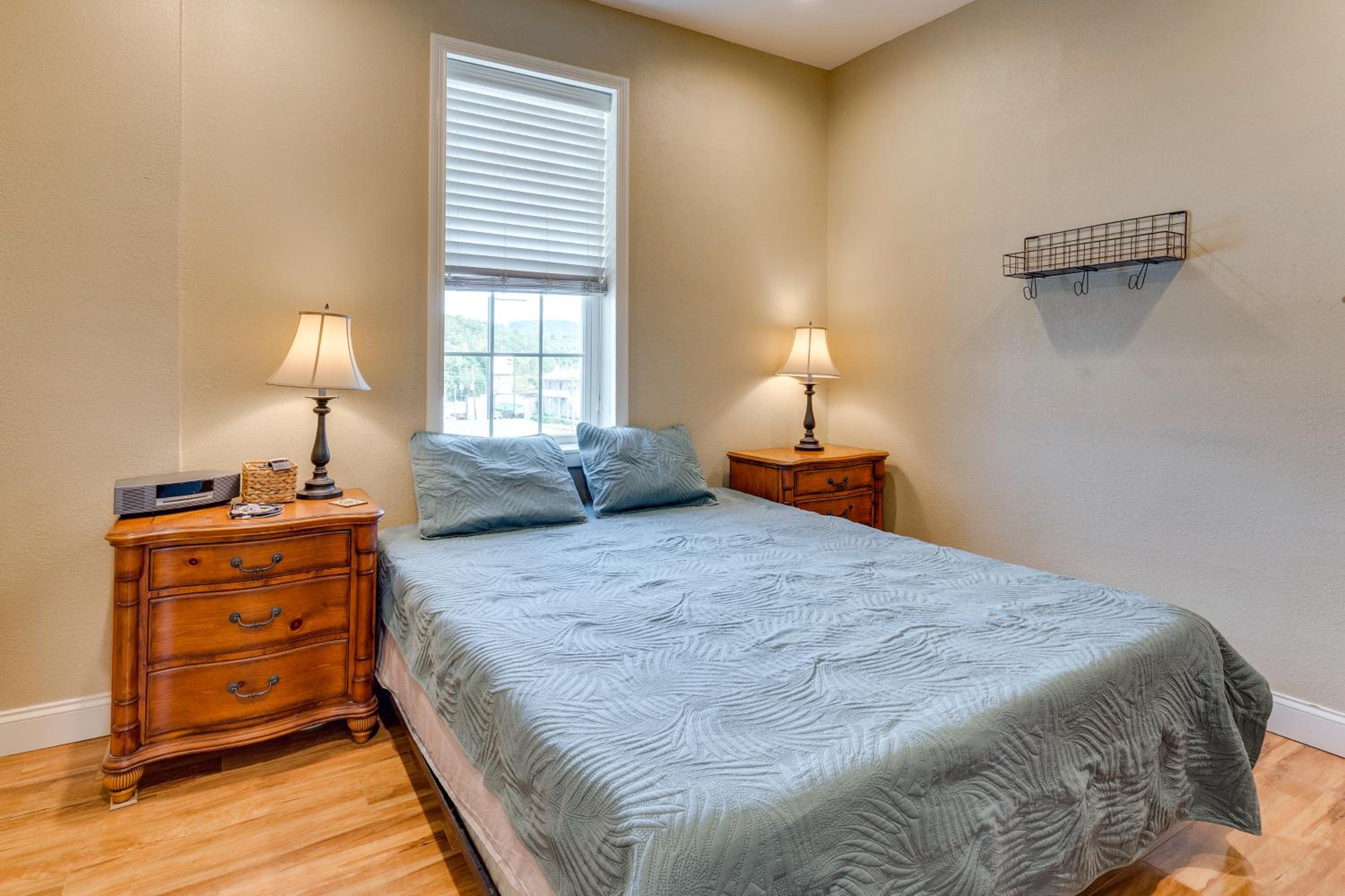 Explore Historic Dtwn! Walkable Loft in Murphy