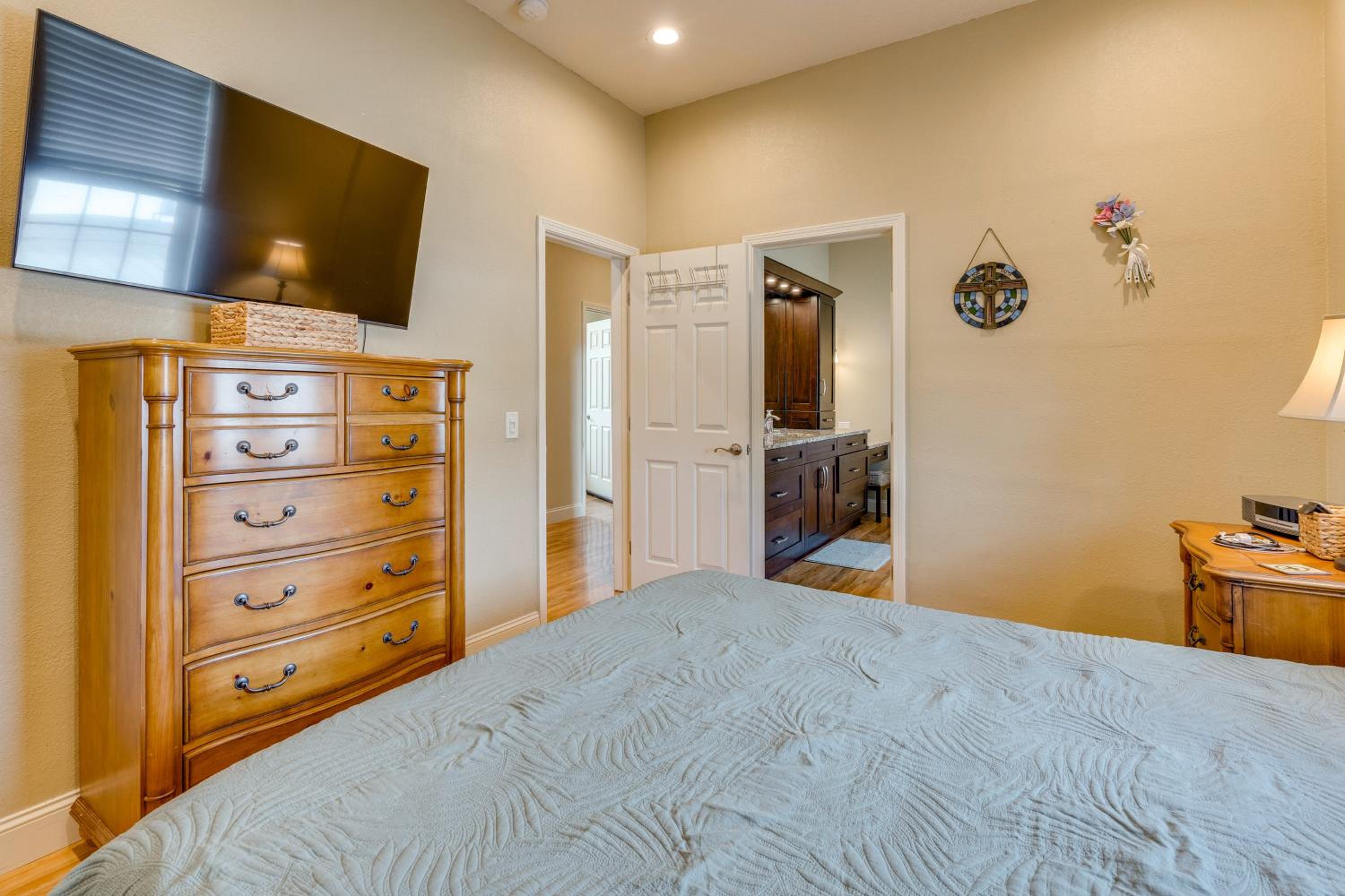 Explore Historic Dtwn! Walkable Loft in Murphy