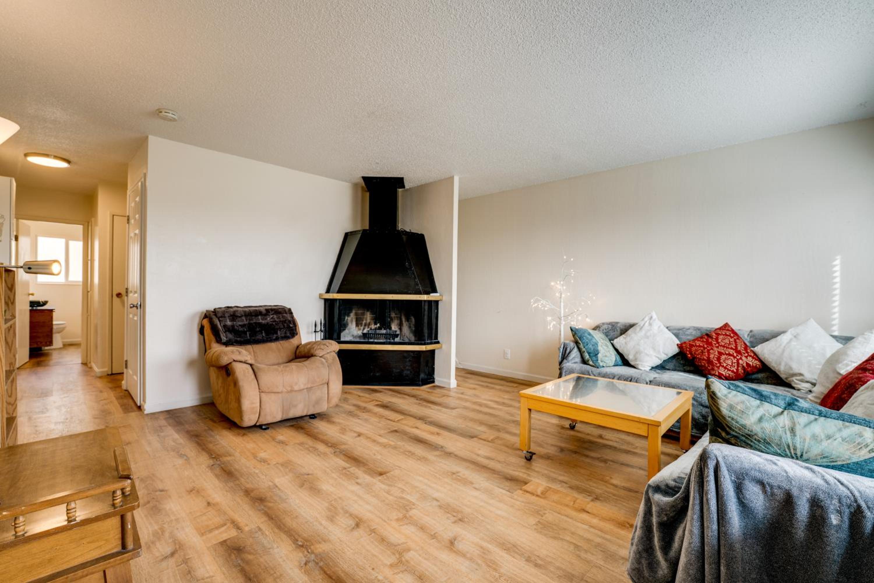 2 Mi to Dtwn Reno and UNR City-View Townhome!