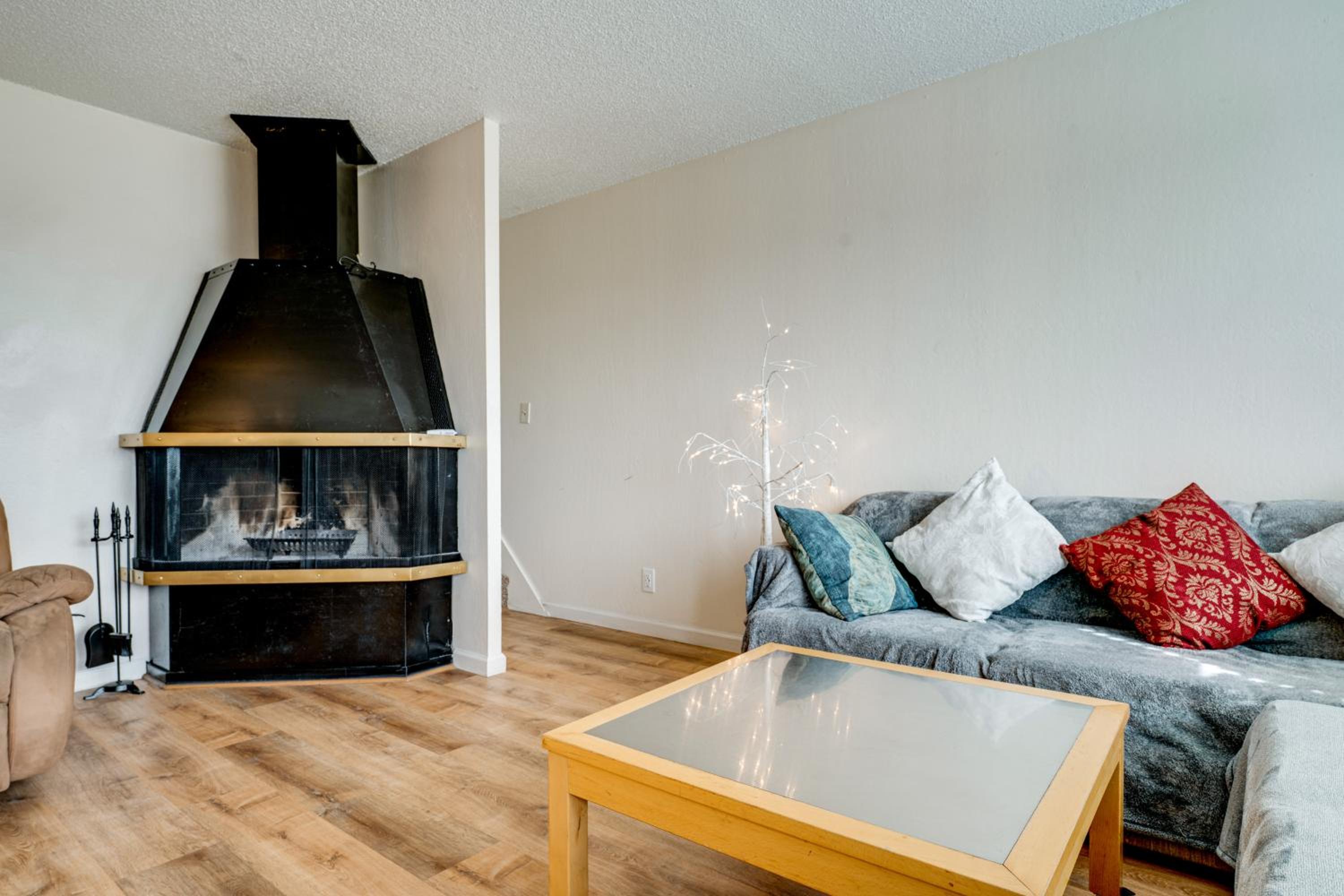2 Mi to Dtwn Reno and UNR City-View Townhome!