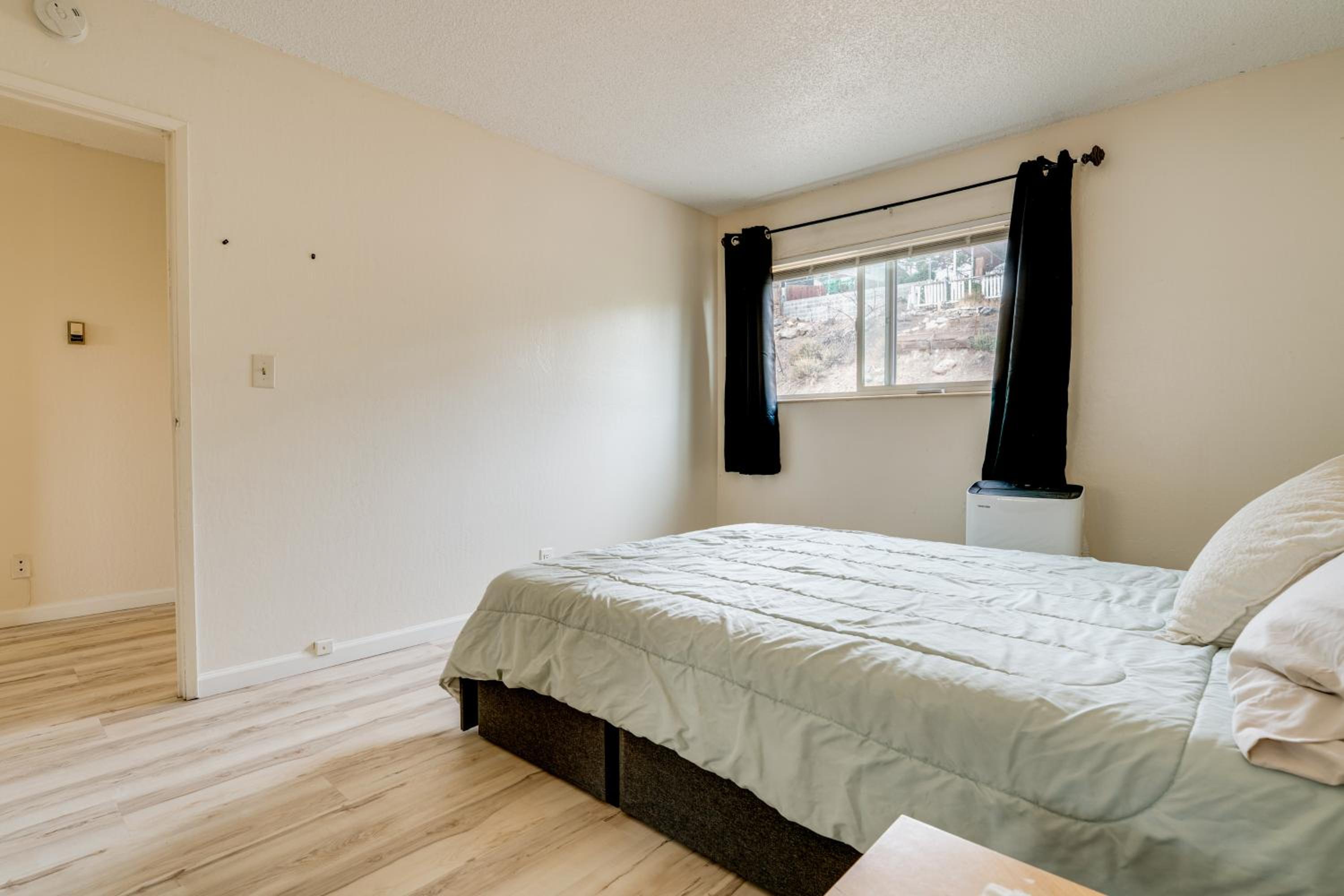 2 Mi to Dtwn Reno and UNR City-View Townhome!