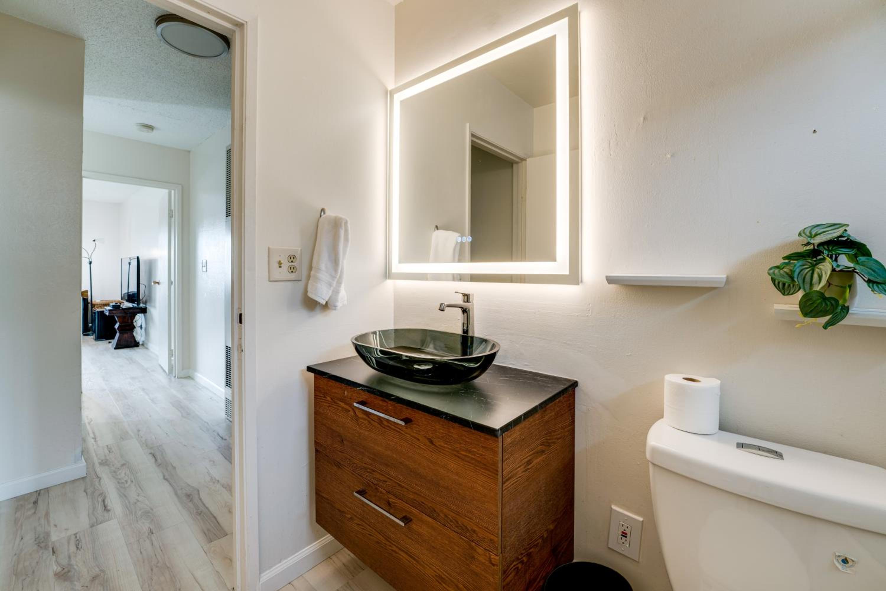2 Mi to Dtwn Reno and UNR City-View Townhome!