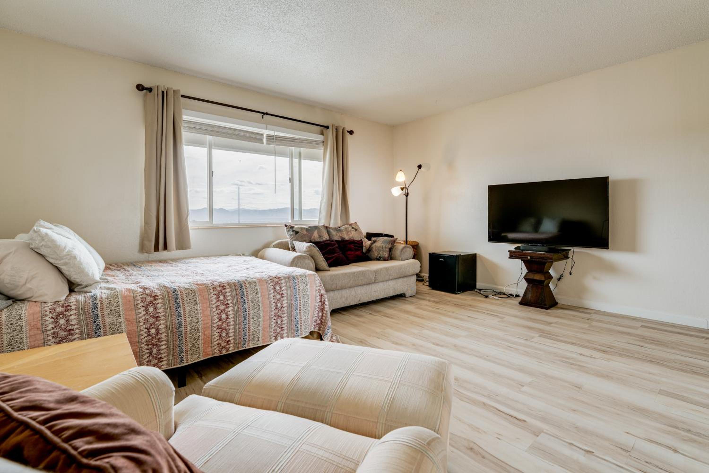 2 Mi to Dtwn Reno and UNR City-View Townhome!