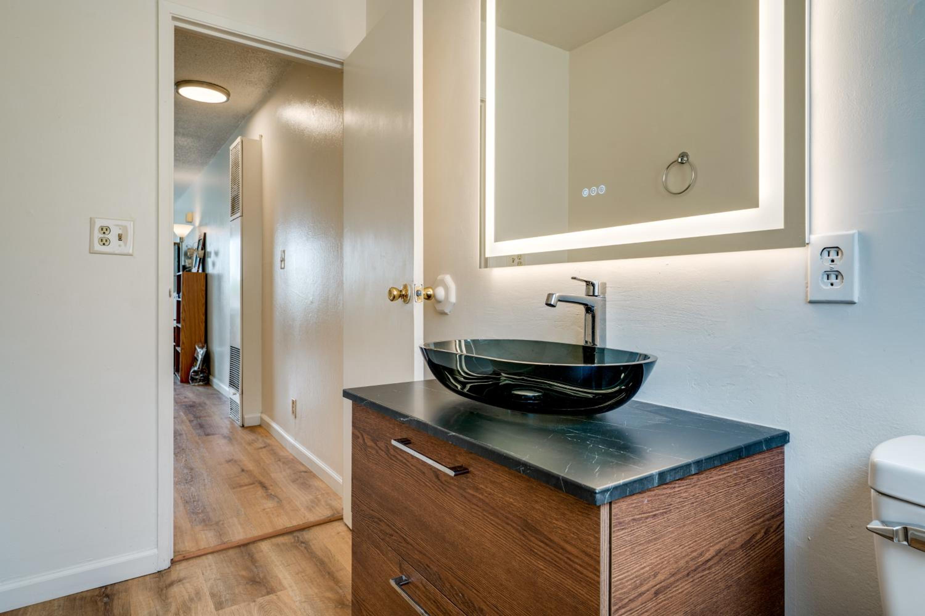 2 Mi to Dtwn Reno and UNR City-View Townhome!