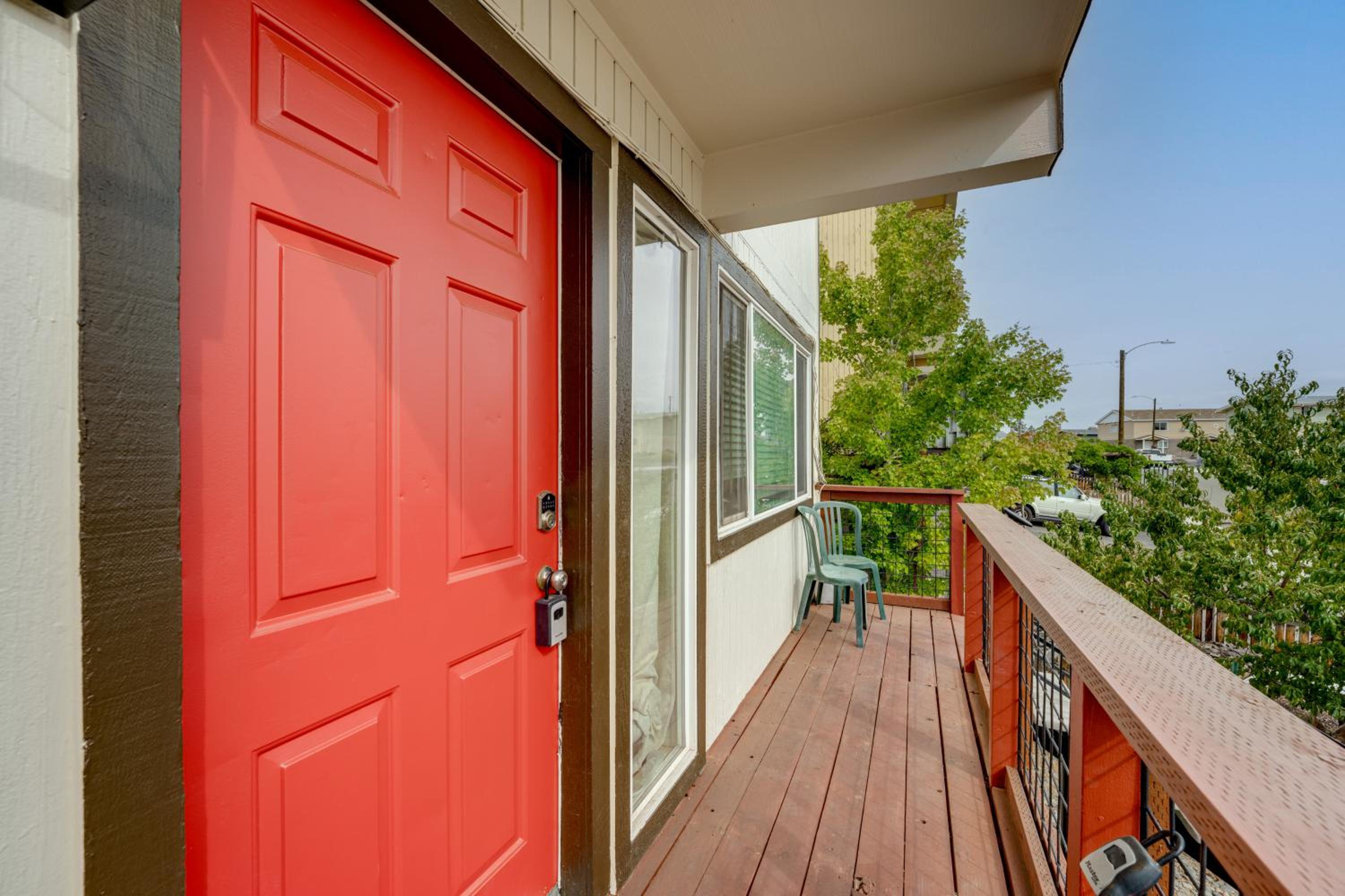 2 Mi to Dtwn Reno and UNR City-View Townhome!