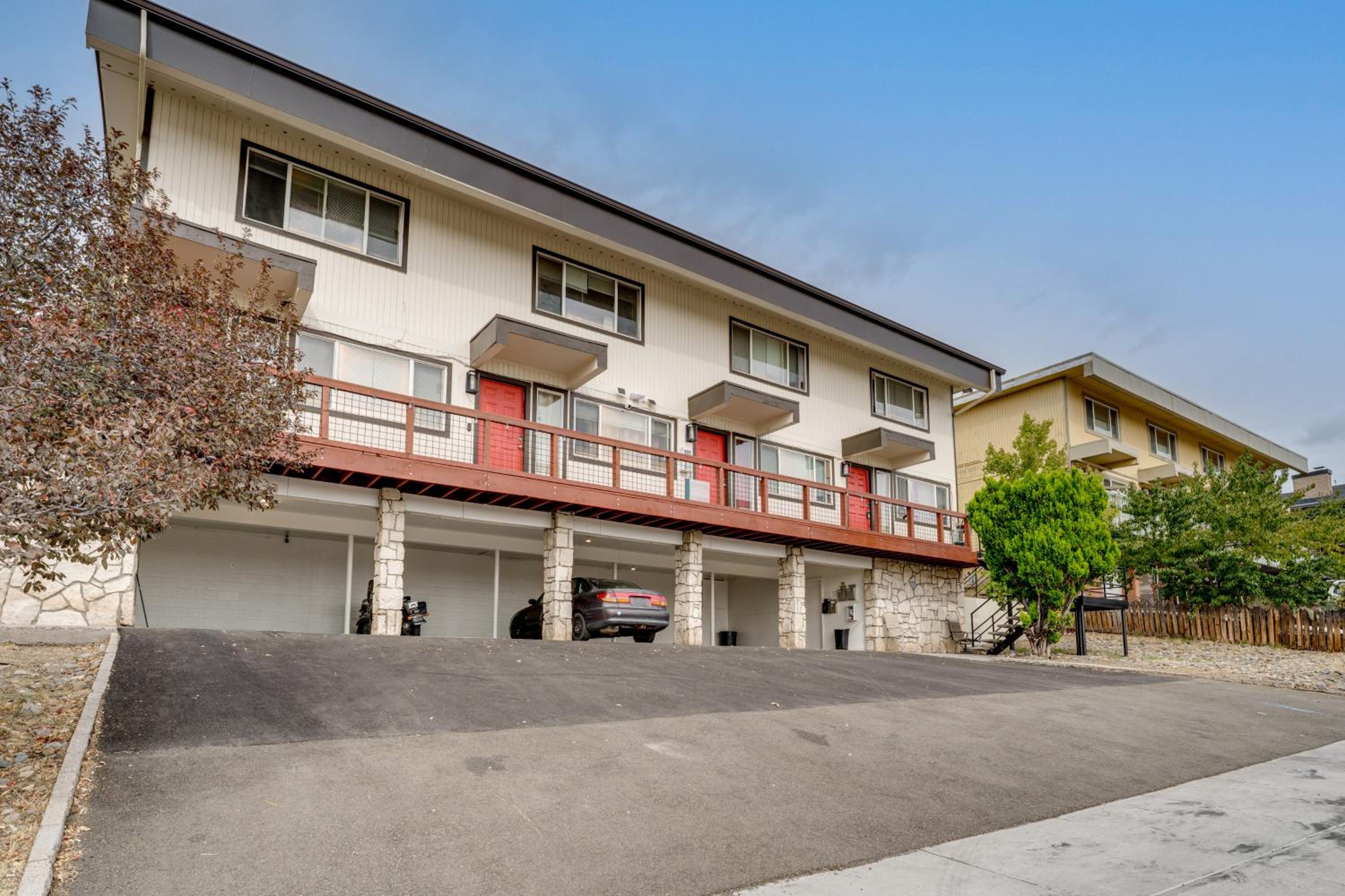 2 Mi to Dtwn Reno and UNR City-View Townhome!