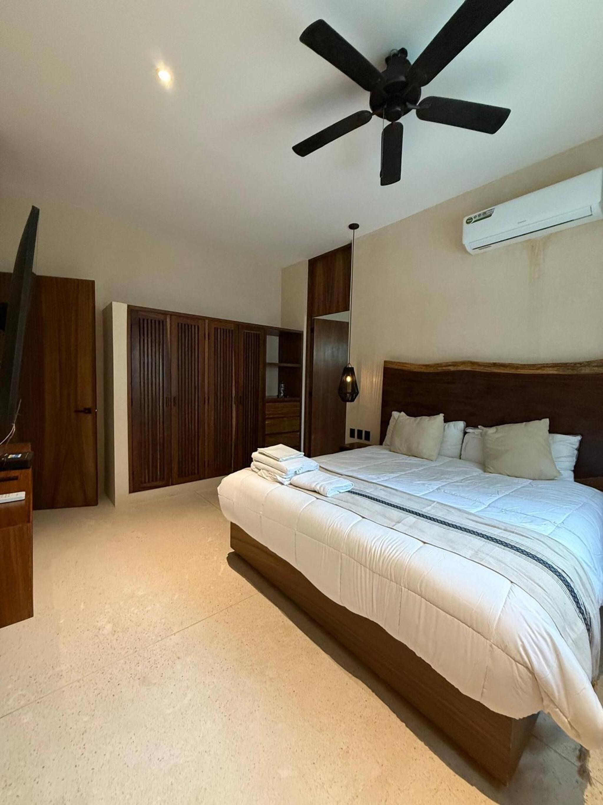 Great 3 bedroom apartment and private pool