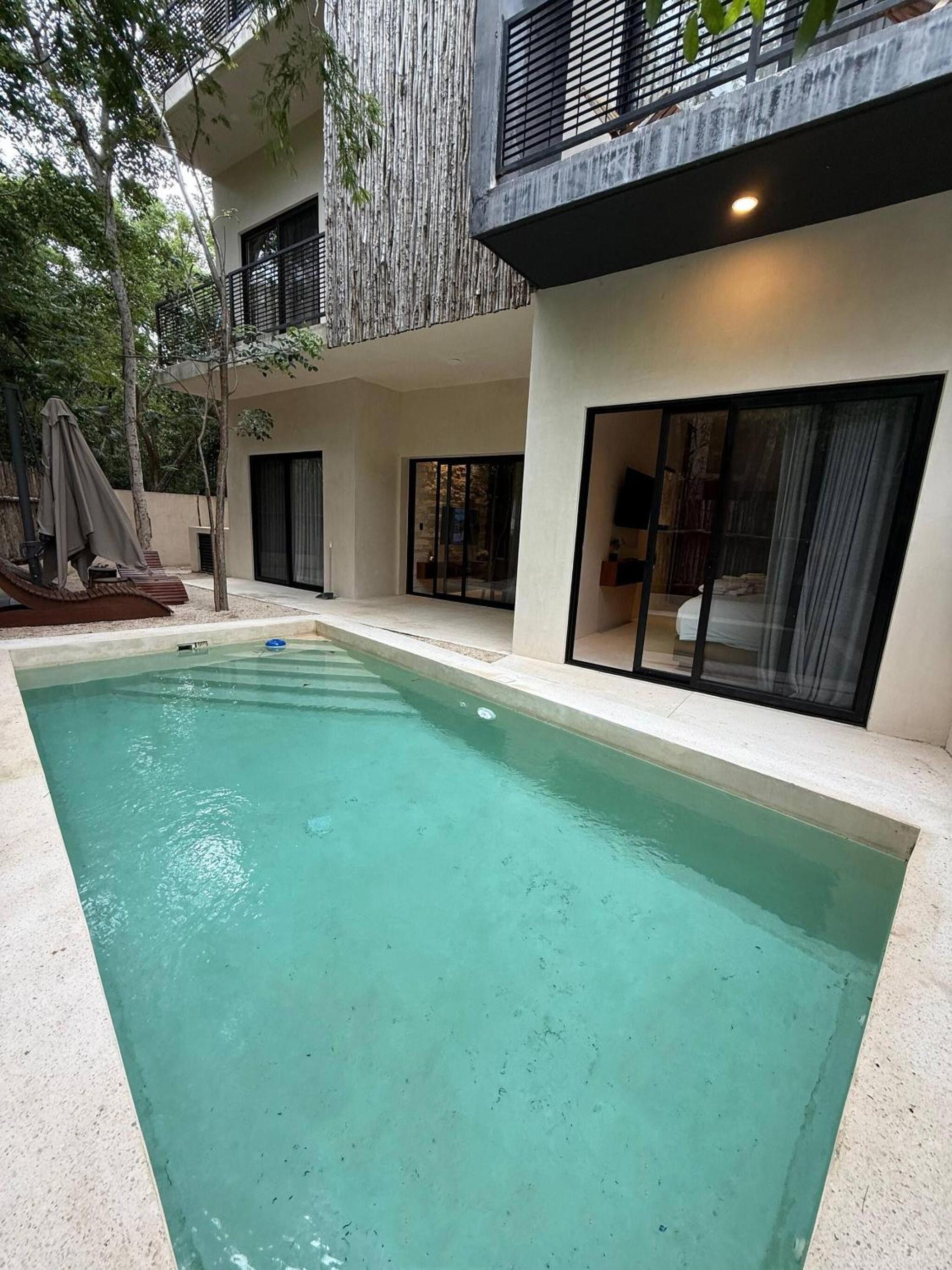 Great 3 bedroom apartment and private pool