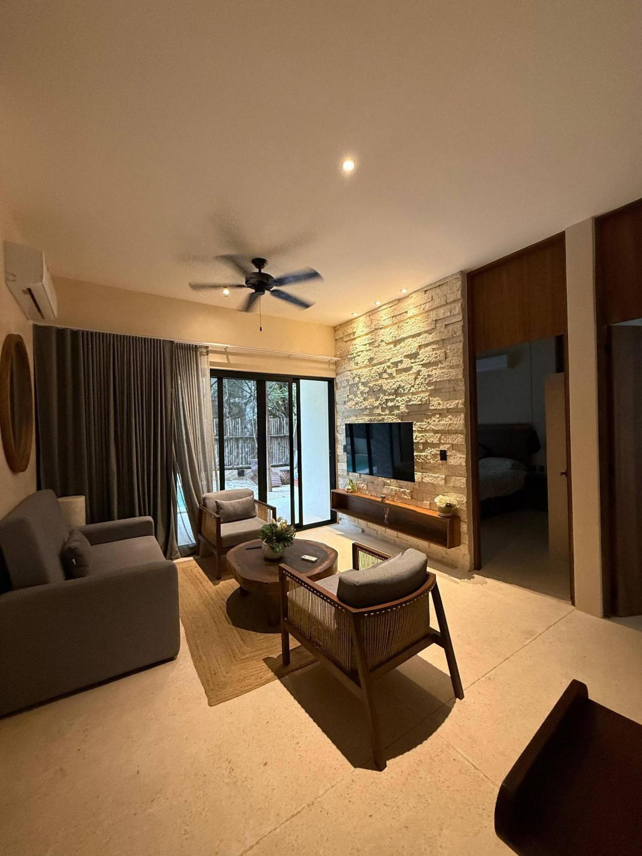 Great 3 bedroom apartment and private pool