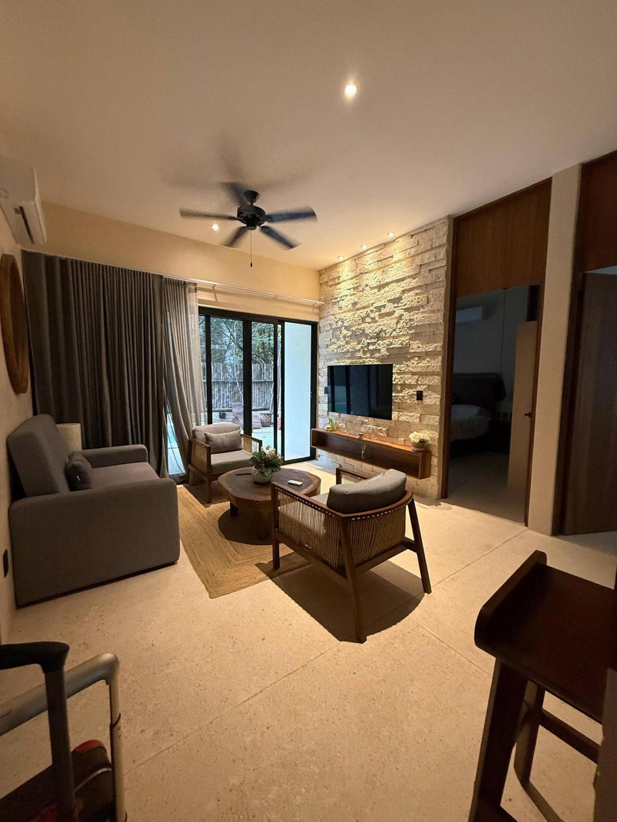 Great 3 bedroom apartment and private pool