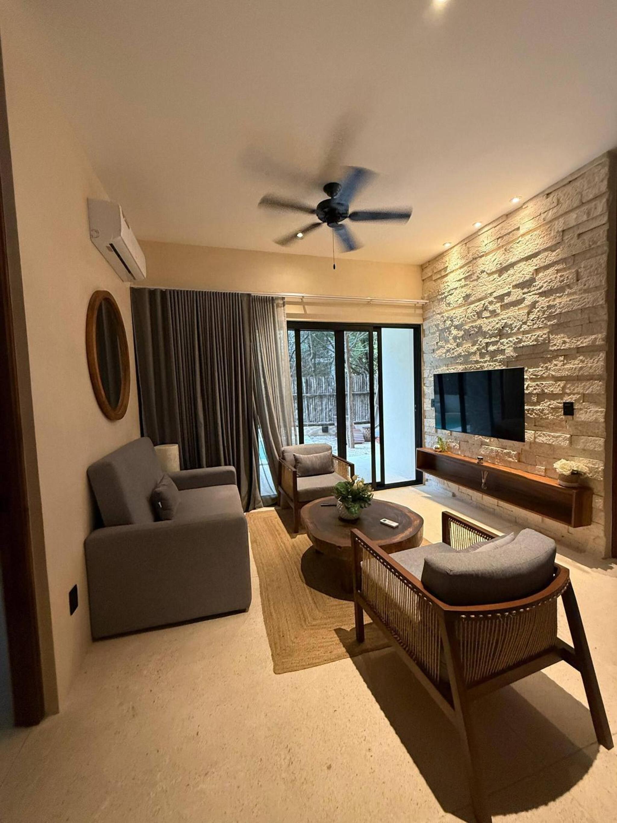 Great 3 bedroom apartment and private pool