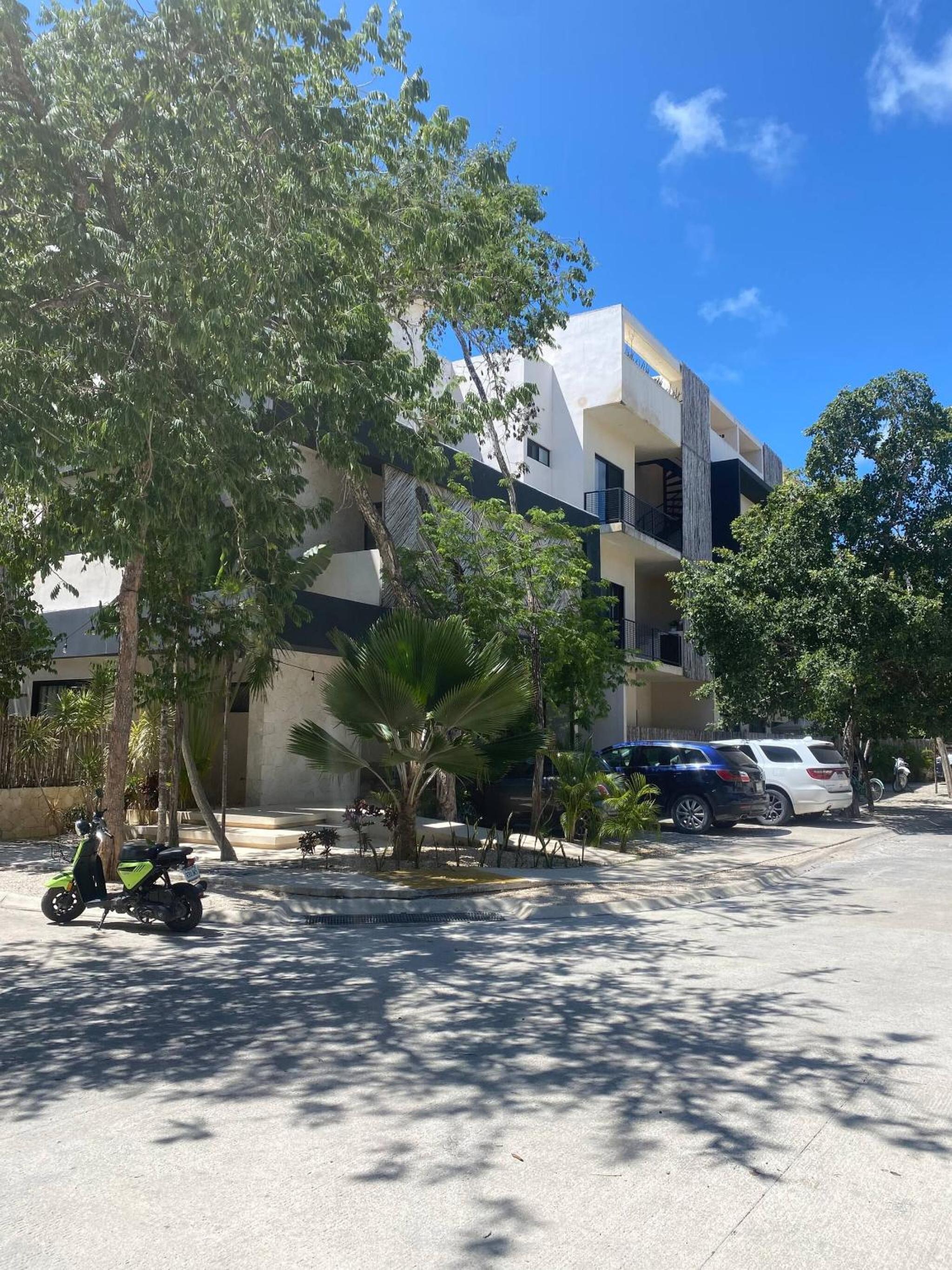 Great 3 bedroom apartment and private pool