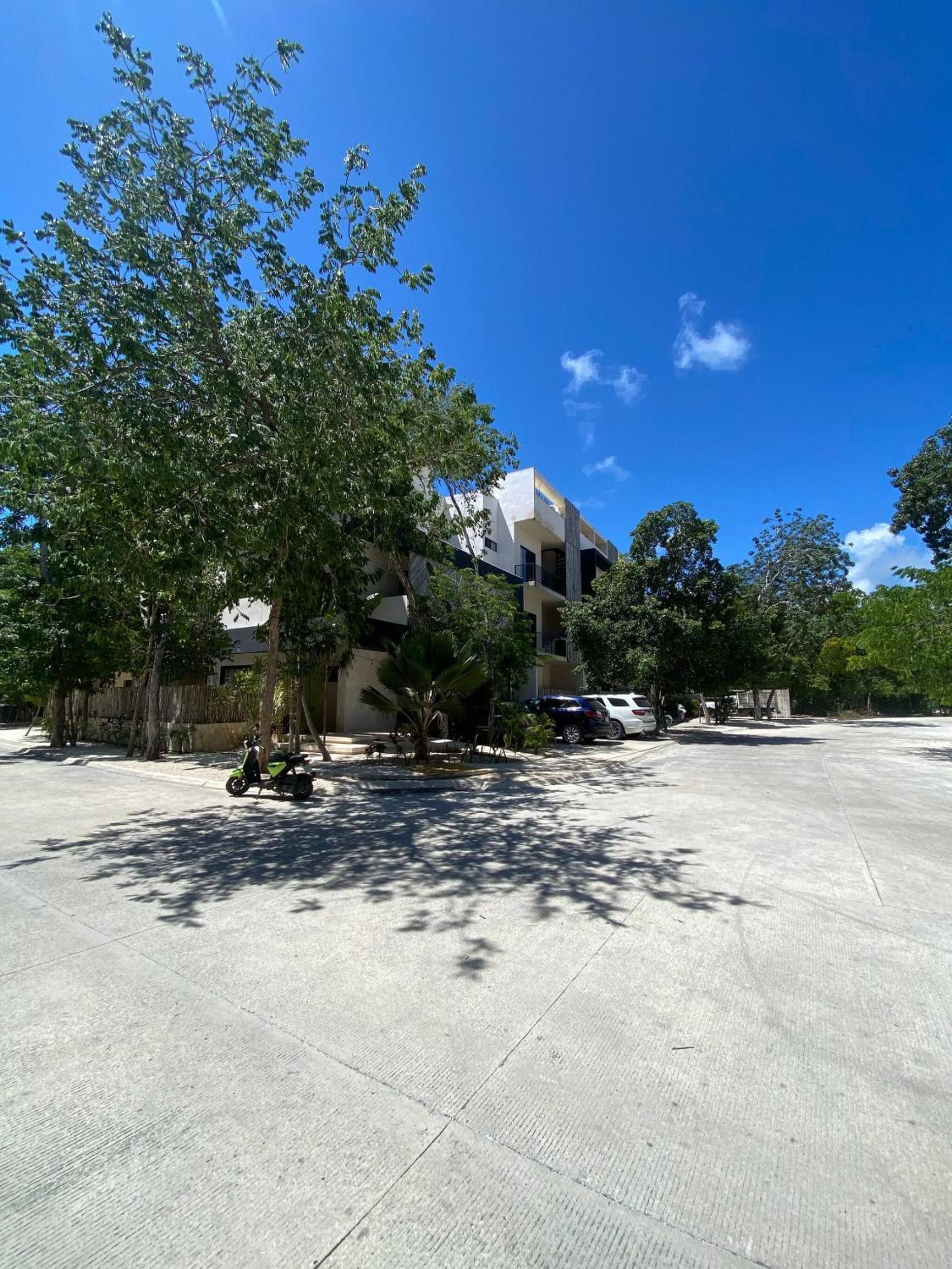 Great 3 bedroom apartment and private pool