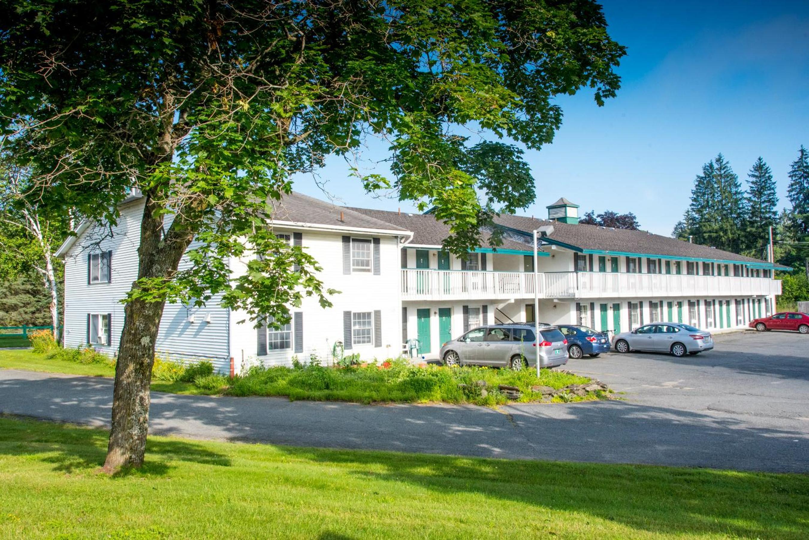 Colonnade Inn
