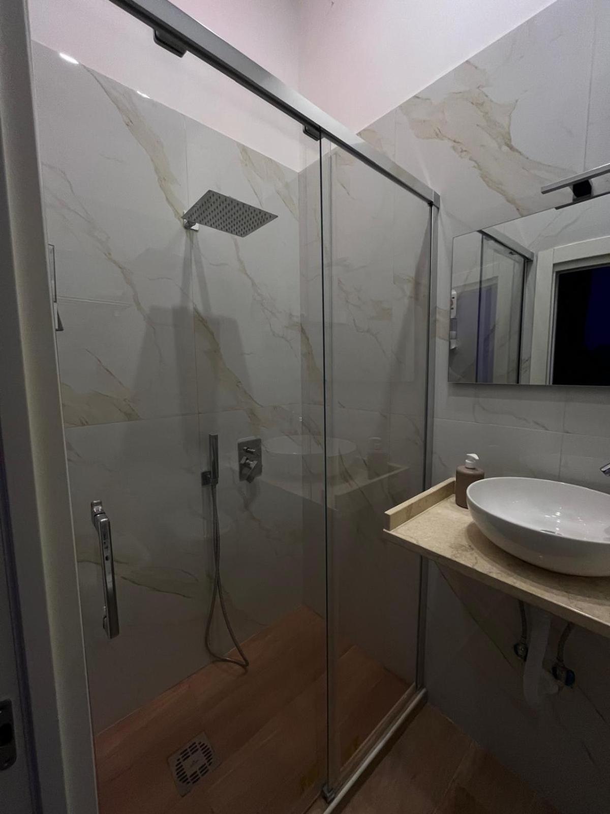 Luxury Suites Glory Tower