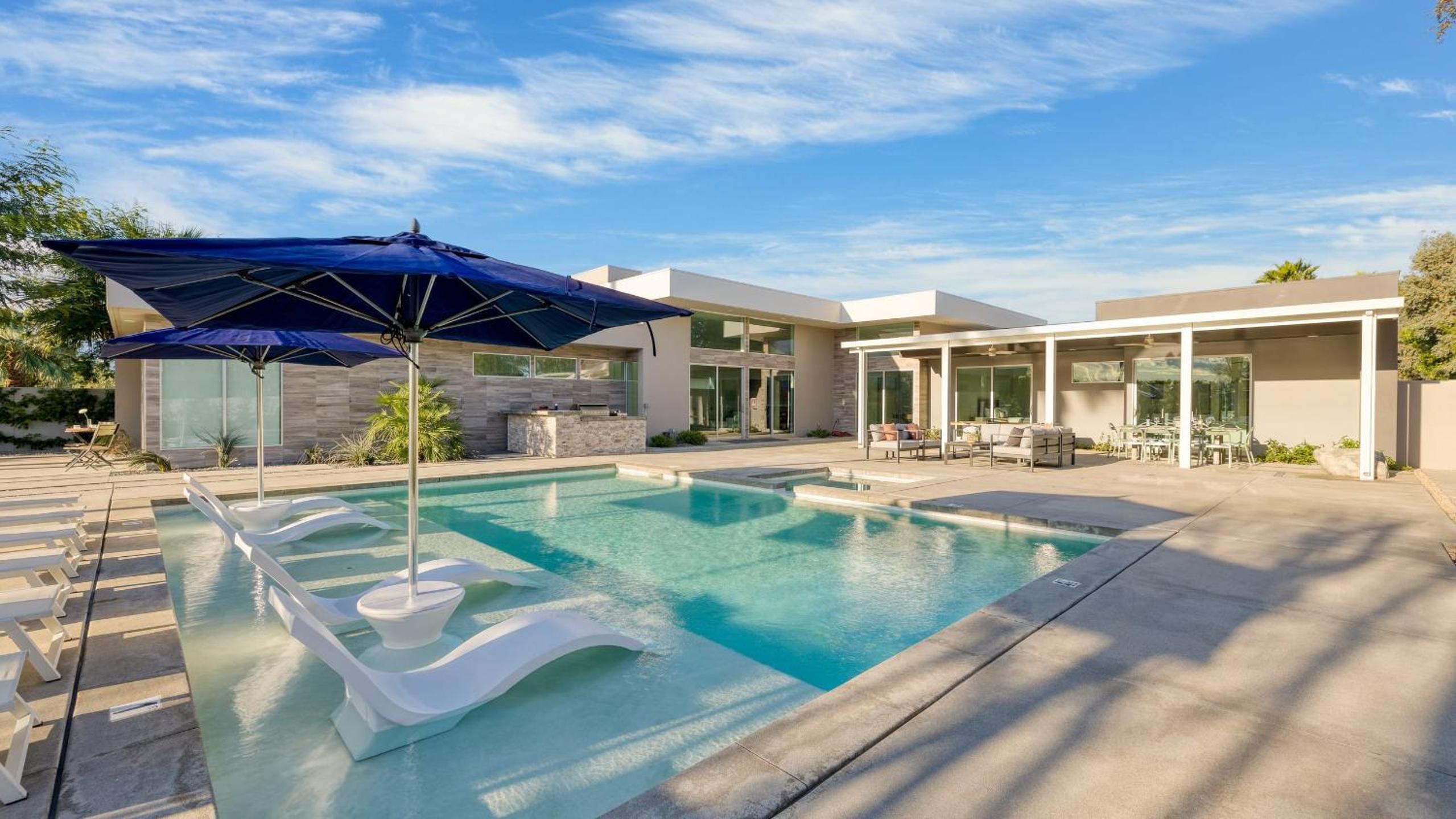 2 Luxe Villas Sleeps 24 Pool Putting Green Polo Villas Mira by AvantStay