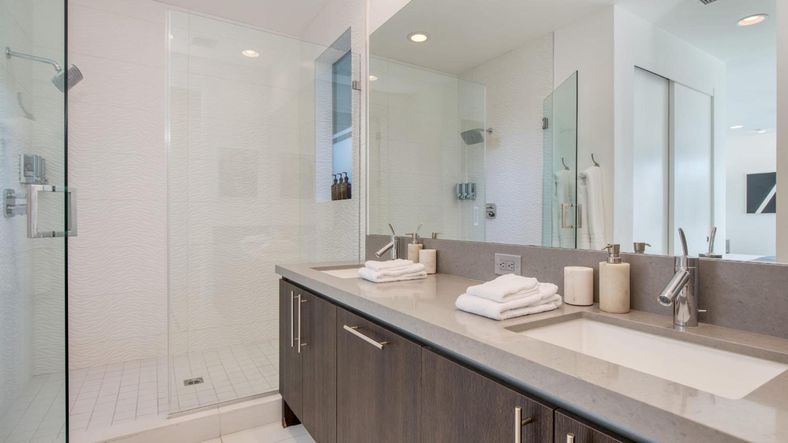 2 Luxe Villas Sleeps 24 Pool Putting Green Polo Villas Mira by AvantStay