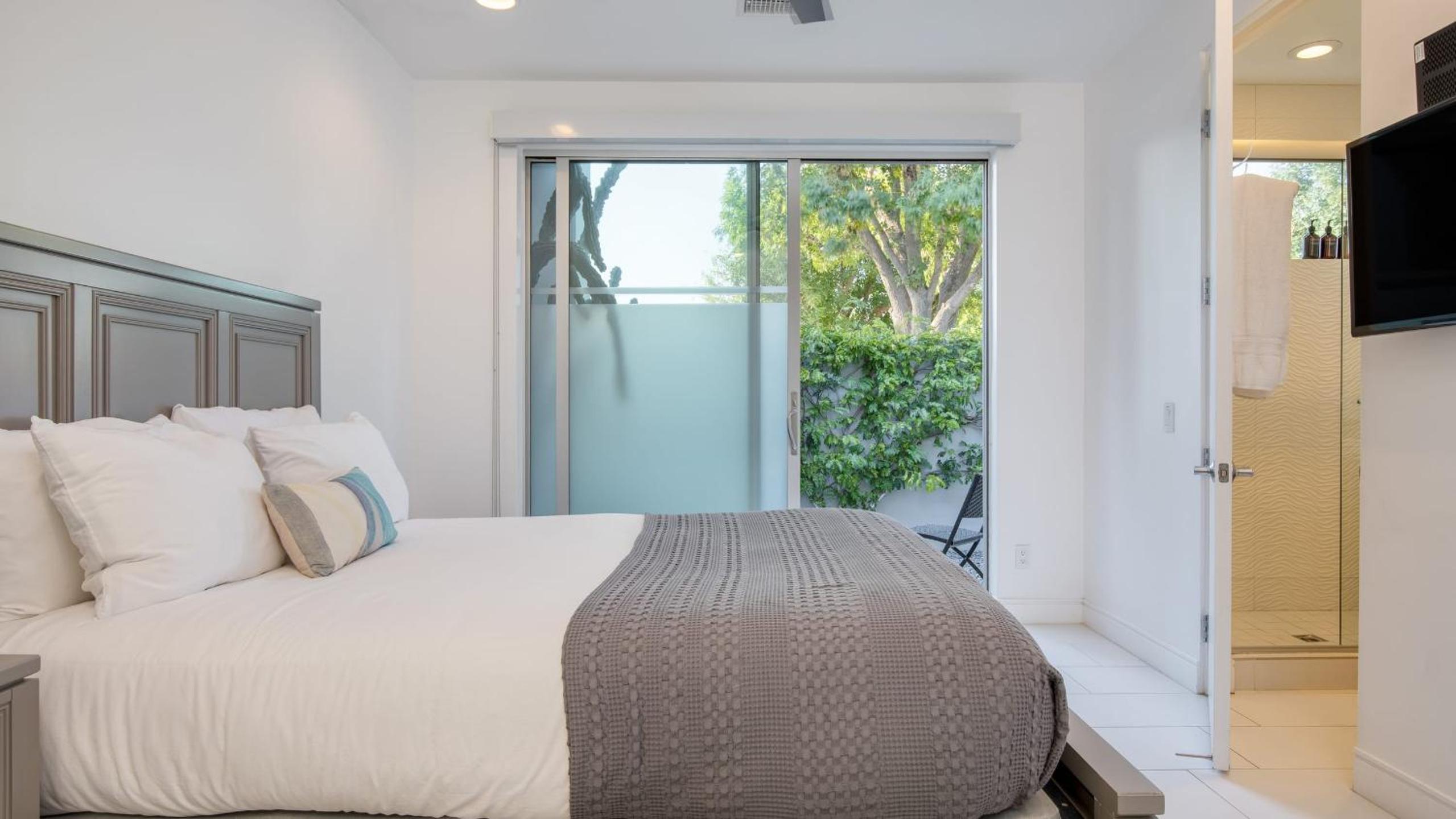2 Luxe Villas Sleeps 24 Pool Putting Green Polo Villas Mira by AvantStay