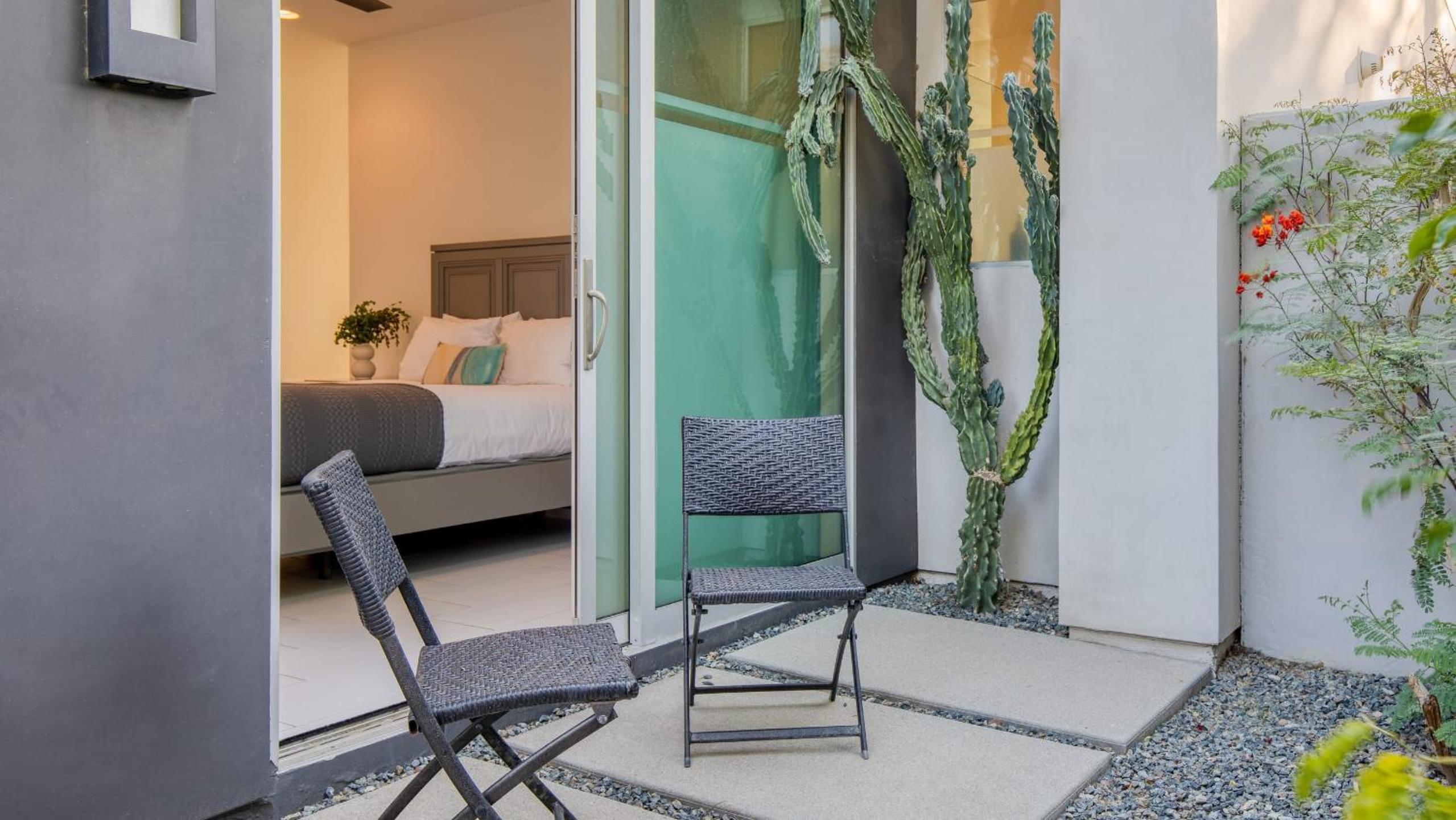 2 Luxe Villas Sleeps 24 Pool Putting Green Polo Villas Mira by AvantStay