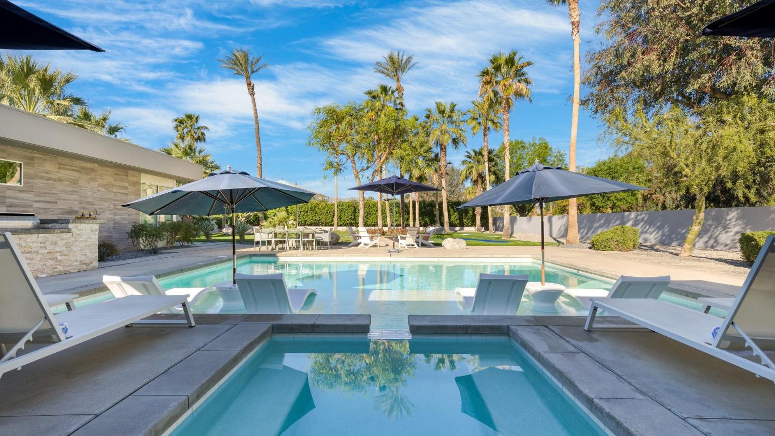 2 Luxe Villas Sleeps 24 Pool Putting Green Polo Villas Mira by AvantStay