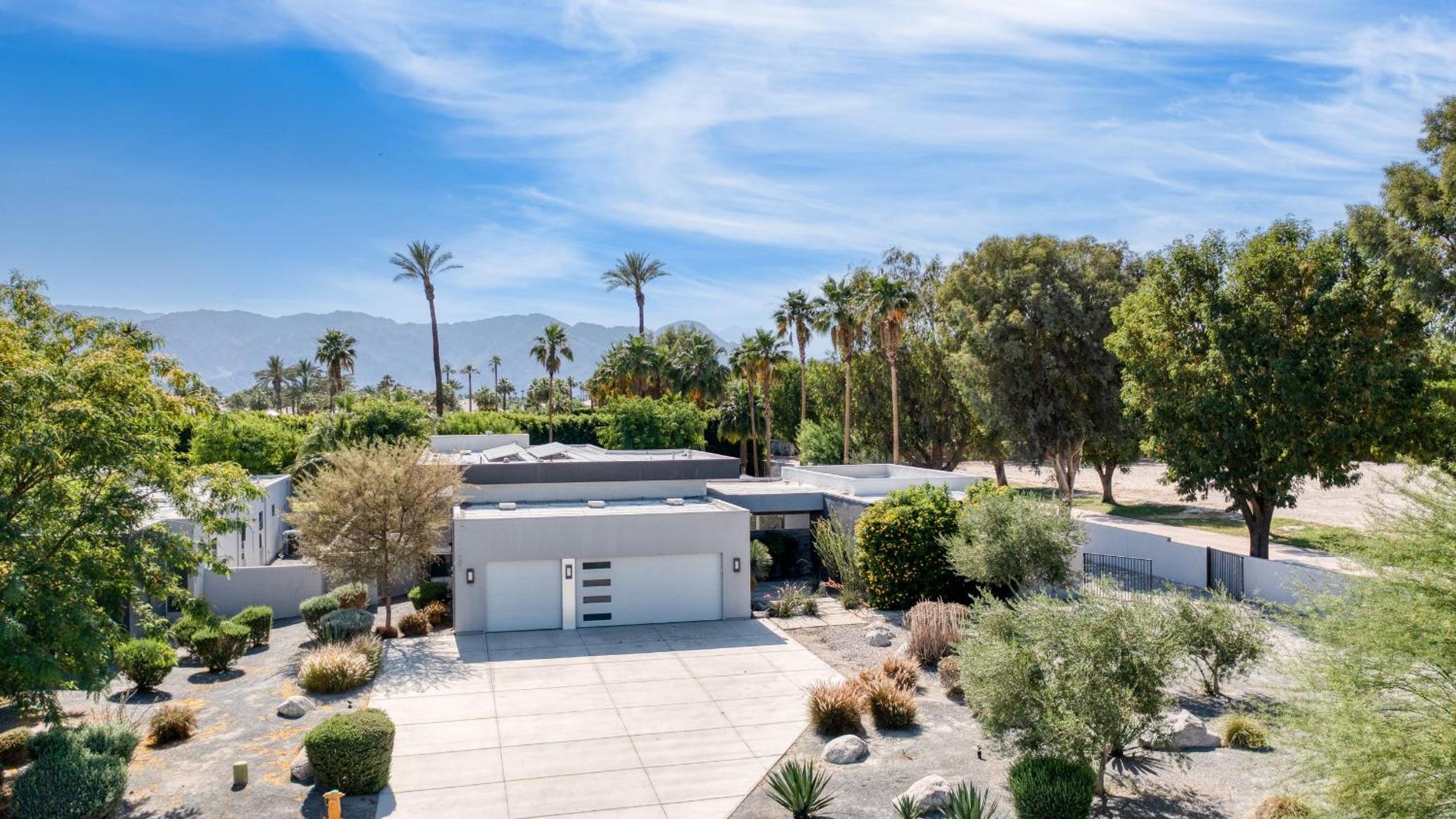2 Luxe Villas Sleeps 24 Pool Putting Green Polo Villas Mira by AvantStay