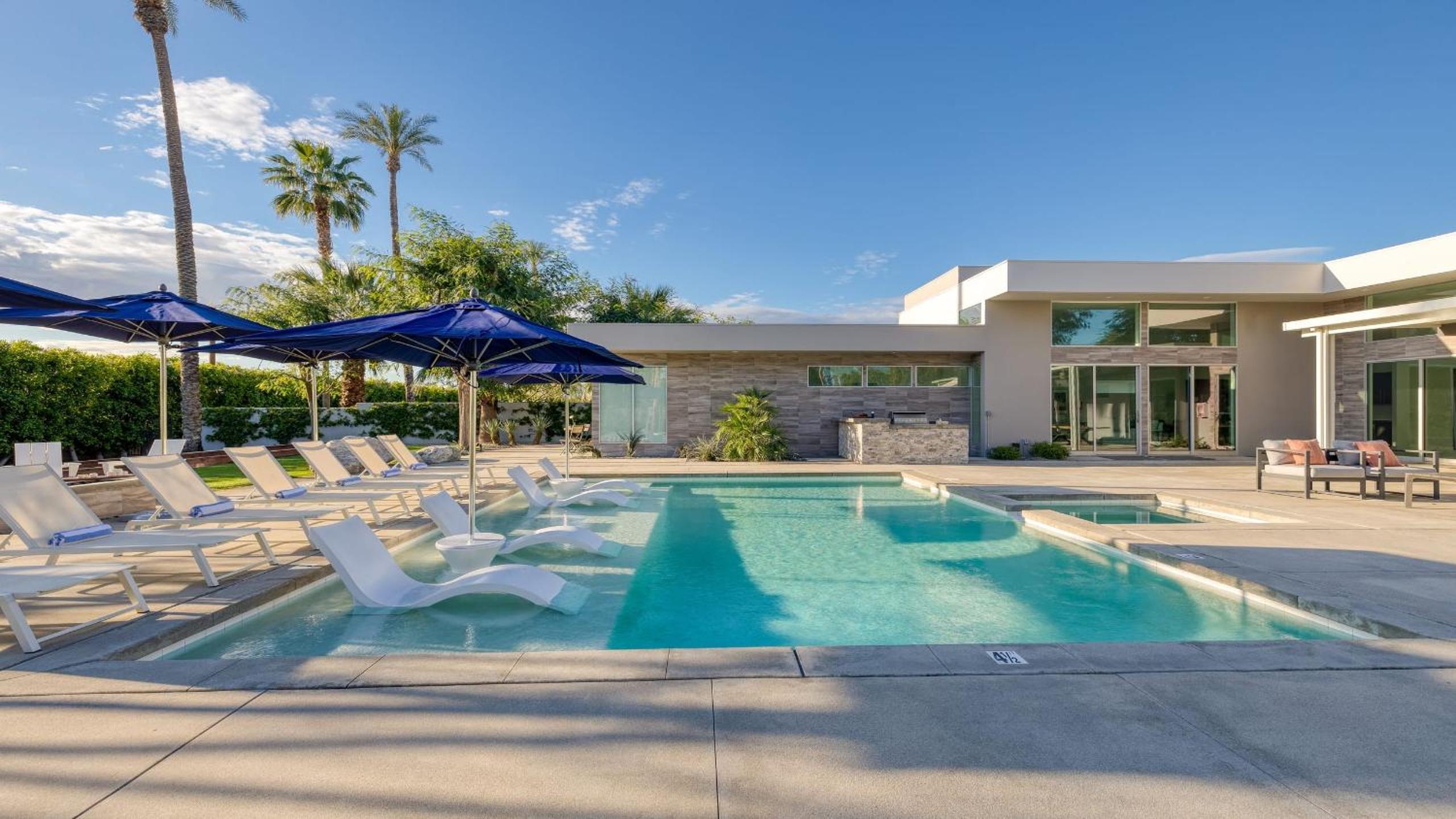 2 Luxe Villas Sleeps 24 Pool Putting Green Polo Villas Mira by AvantStay