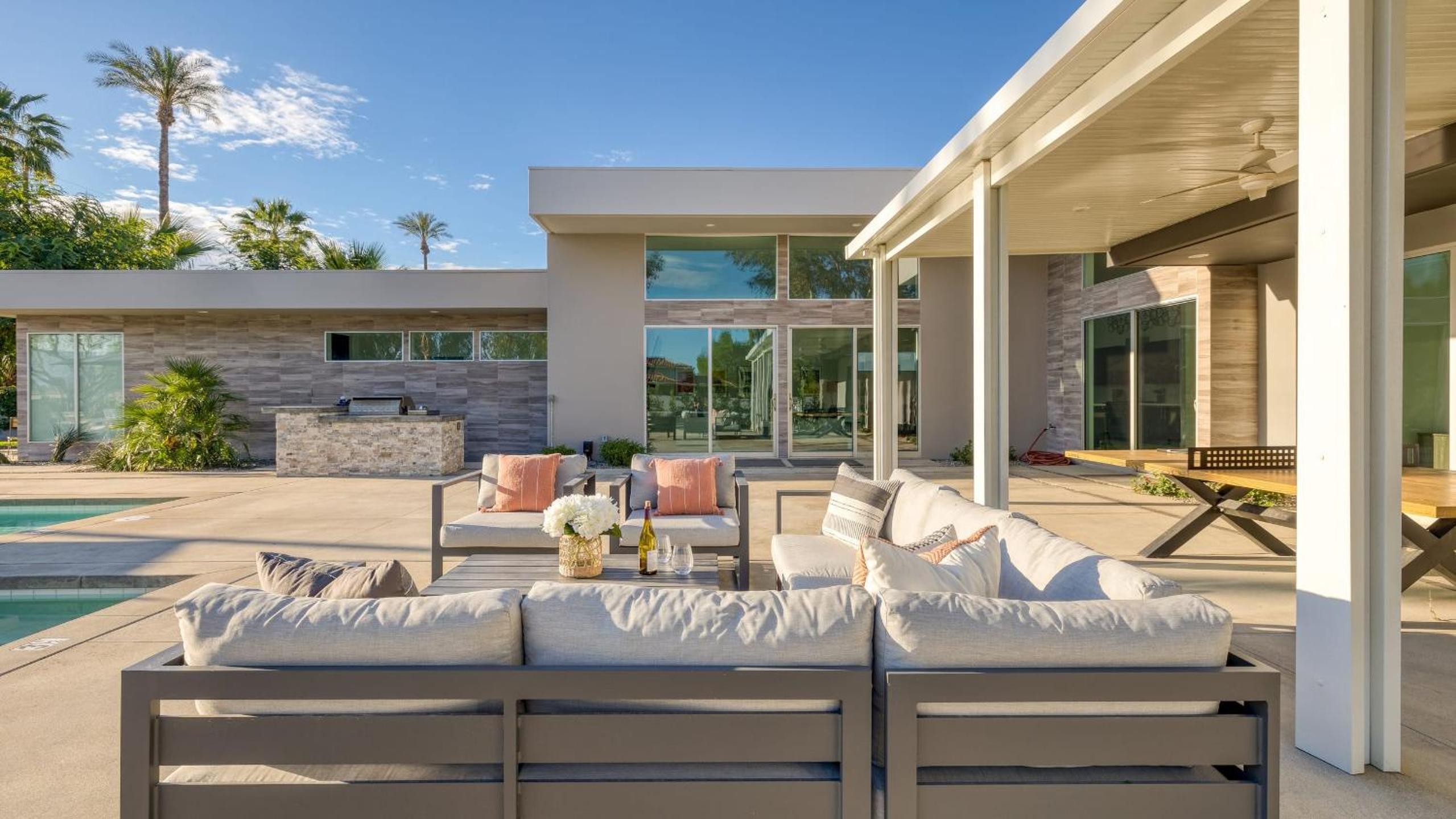 2 Luxe Villas Sleeps 24 Pool Putting Green Polo Villas Mira by AvantStay
