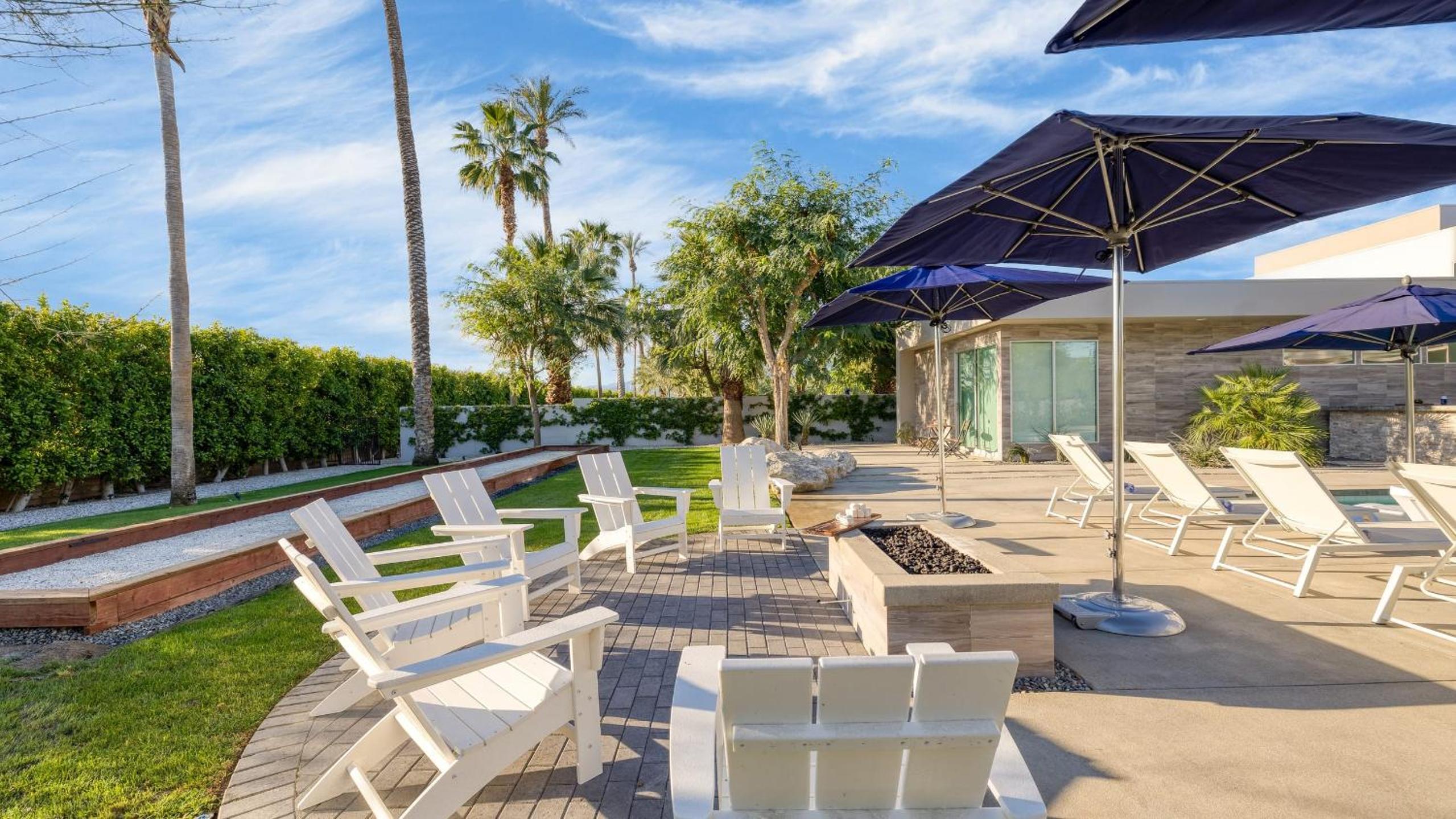 2 Luxe Villas Sleeps 24 Pool Putting Green Polo Villas Mira by AvantStay