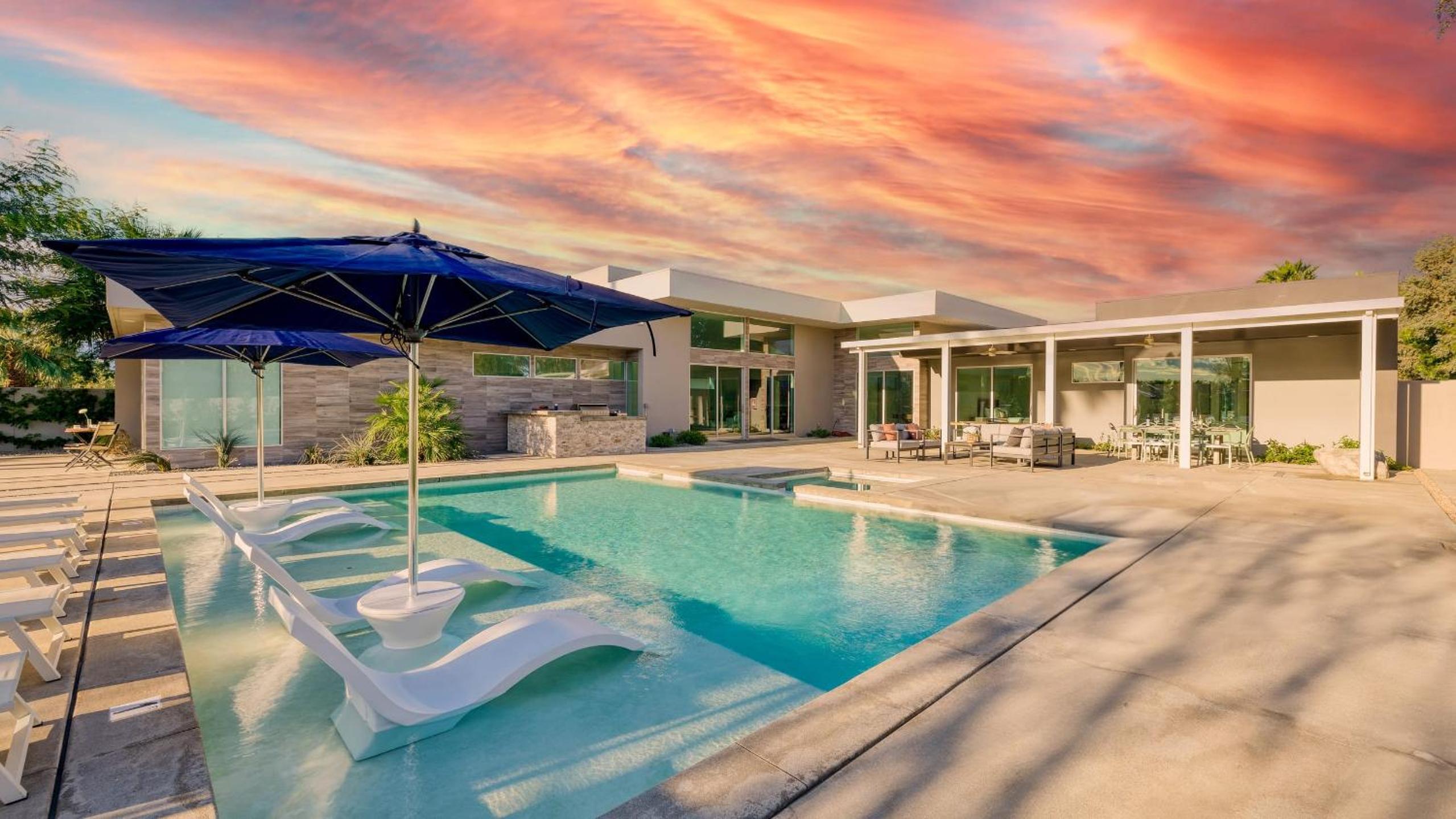 2 Luxe Villas Sleeps 24 Pool Putting Green Polo Villas Mira by AvantStay
