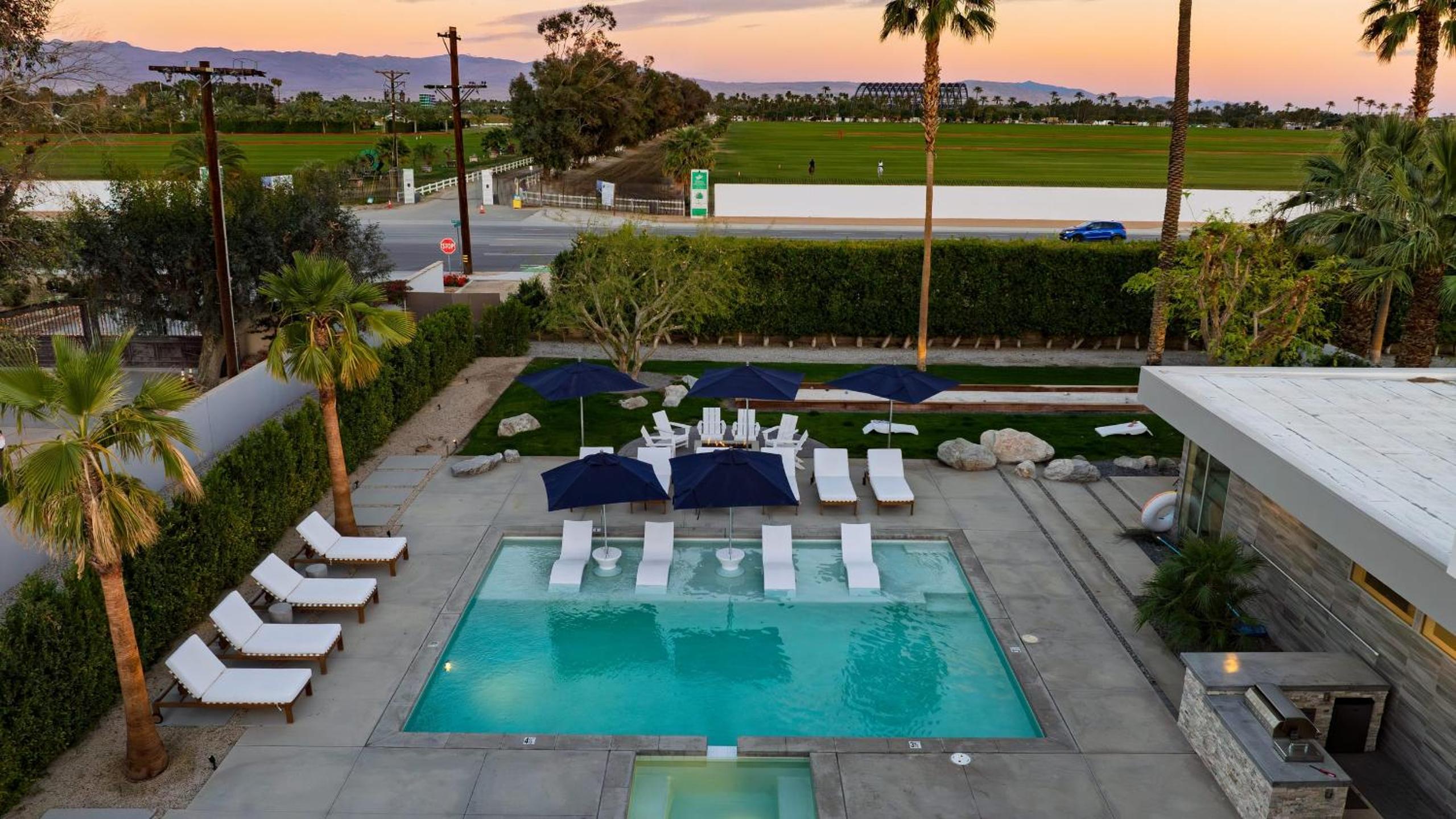 2 Luxe Villas Sleeps 24 Pool Putting Green Polo Villas Mira by AvantStay