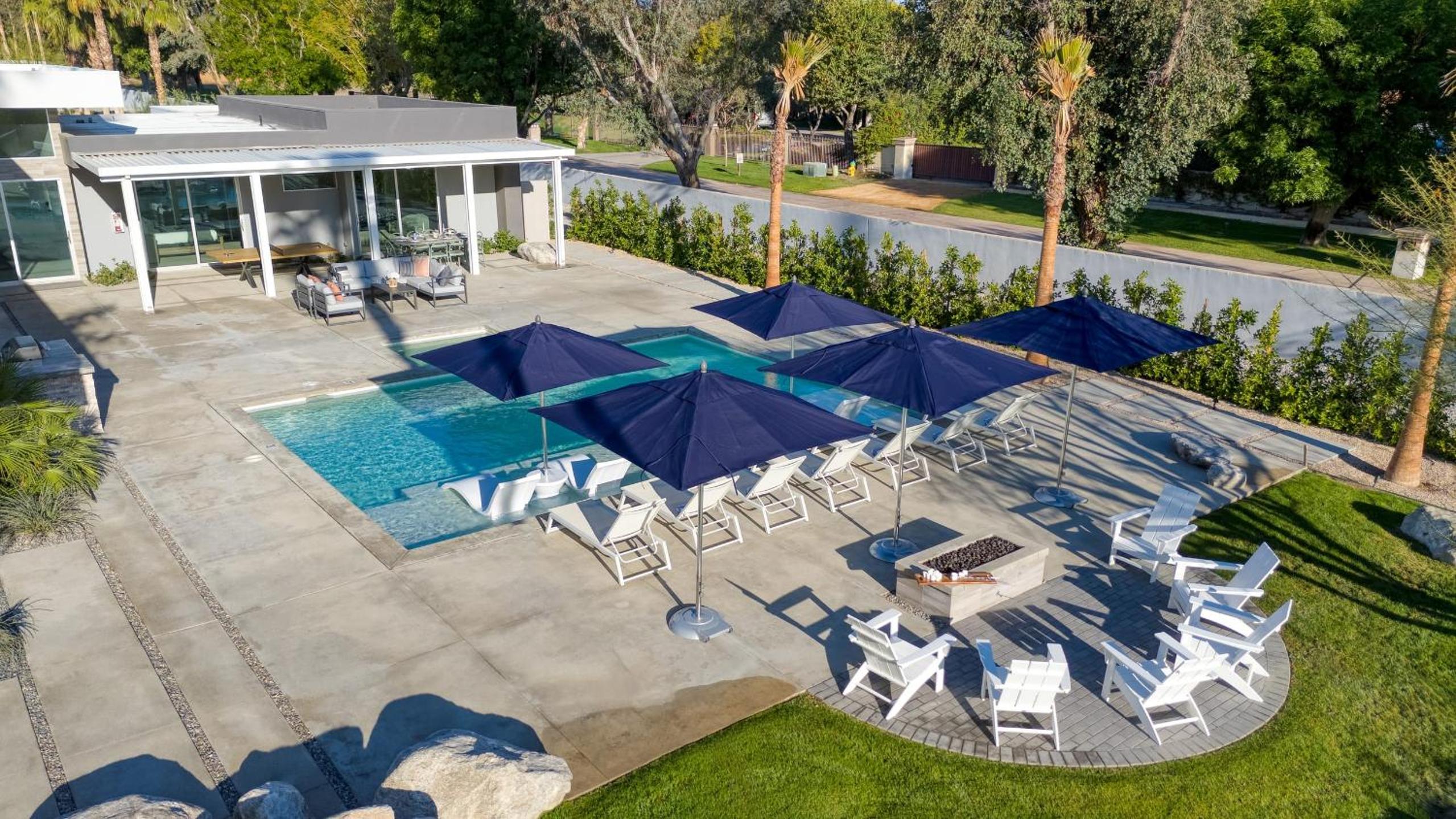 2 Luxe Villas Sleeps 24 Pool Putting Green Polo Villas Mira by AvantStay