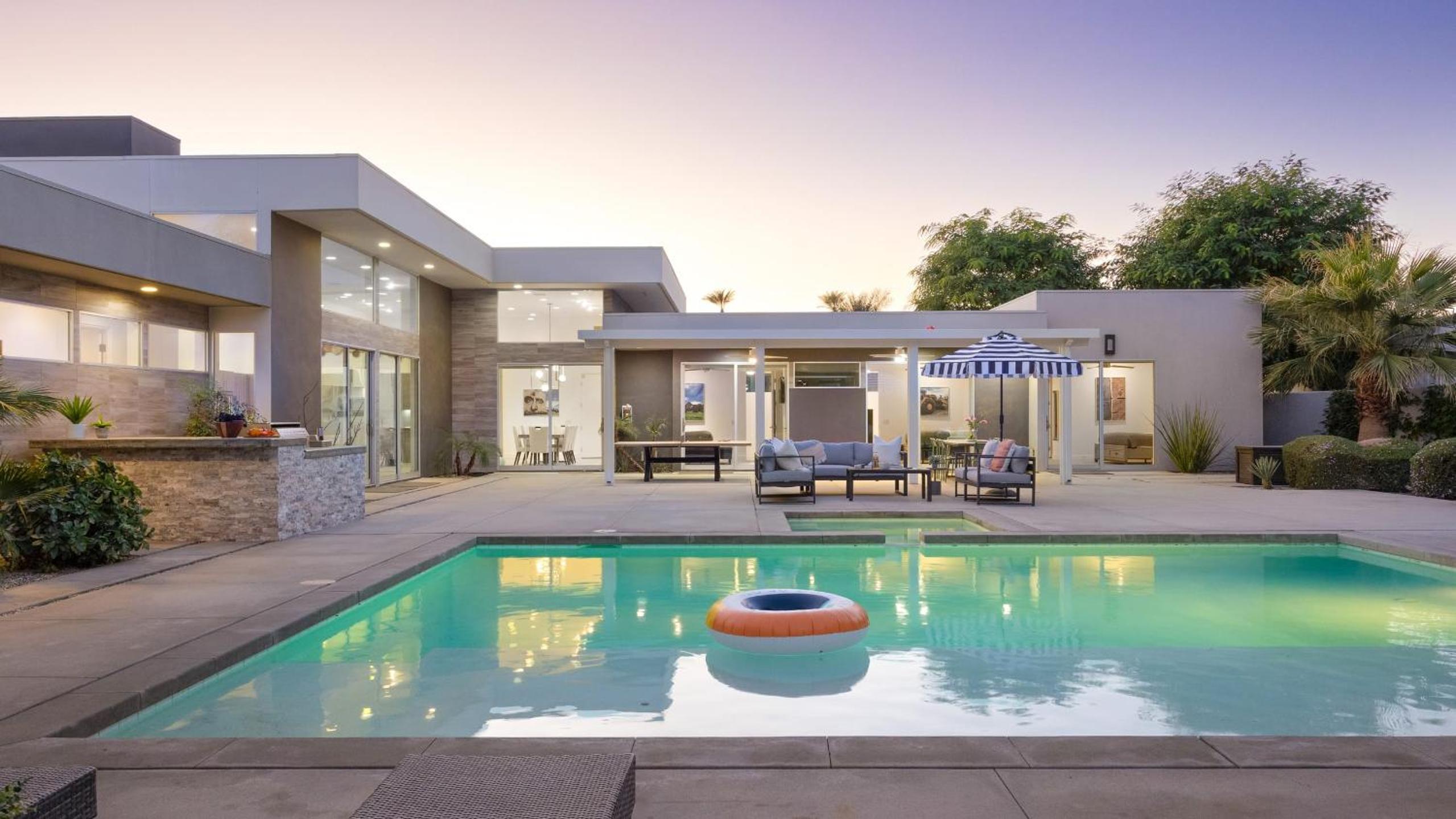 2 Luxe Villas Sleeps 24 Pool Putting Green Polo Villas Mira by AvantStay