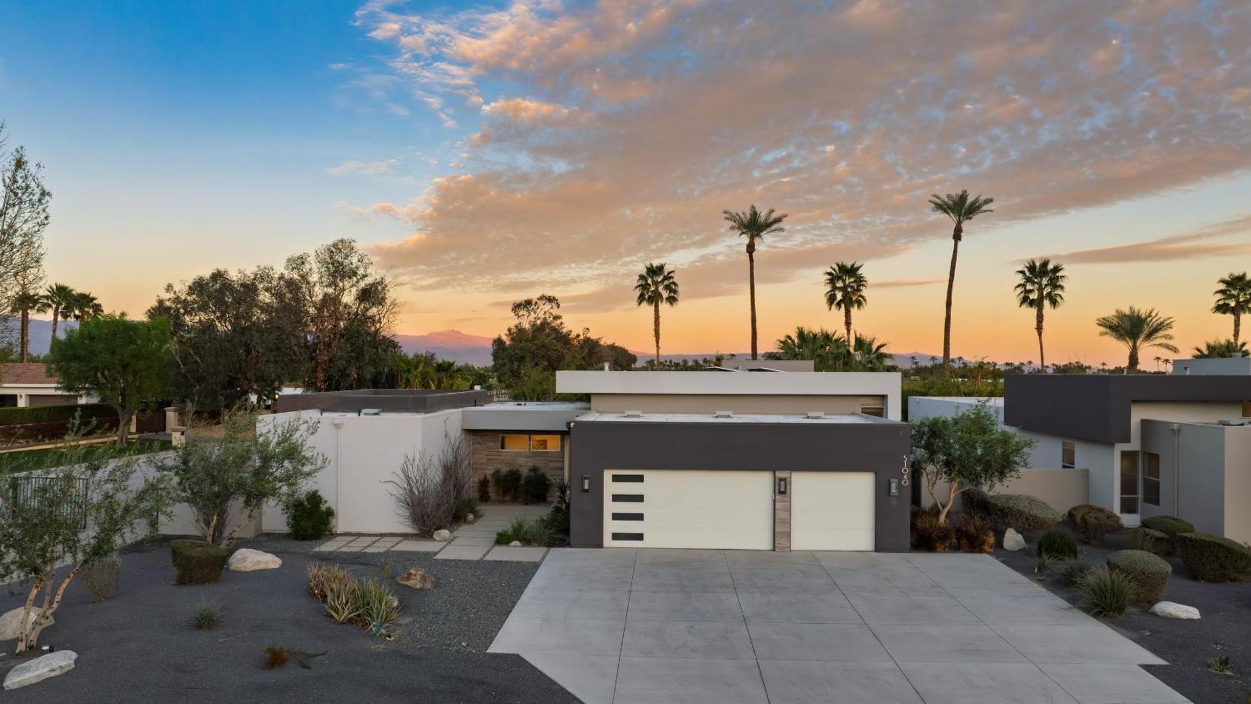 2 Luxe Villas Sleeps 24 Pool Putting Green Polo Villas Mira by AvantStay