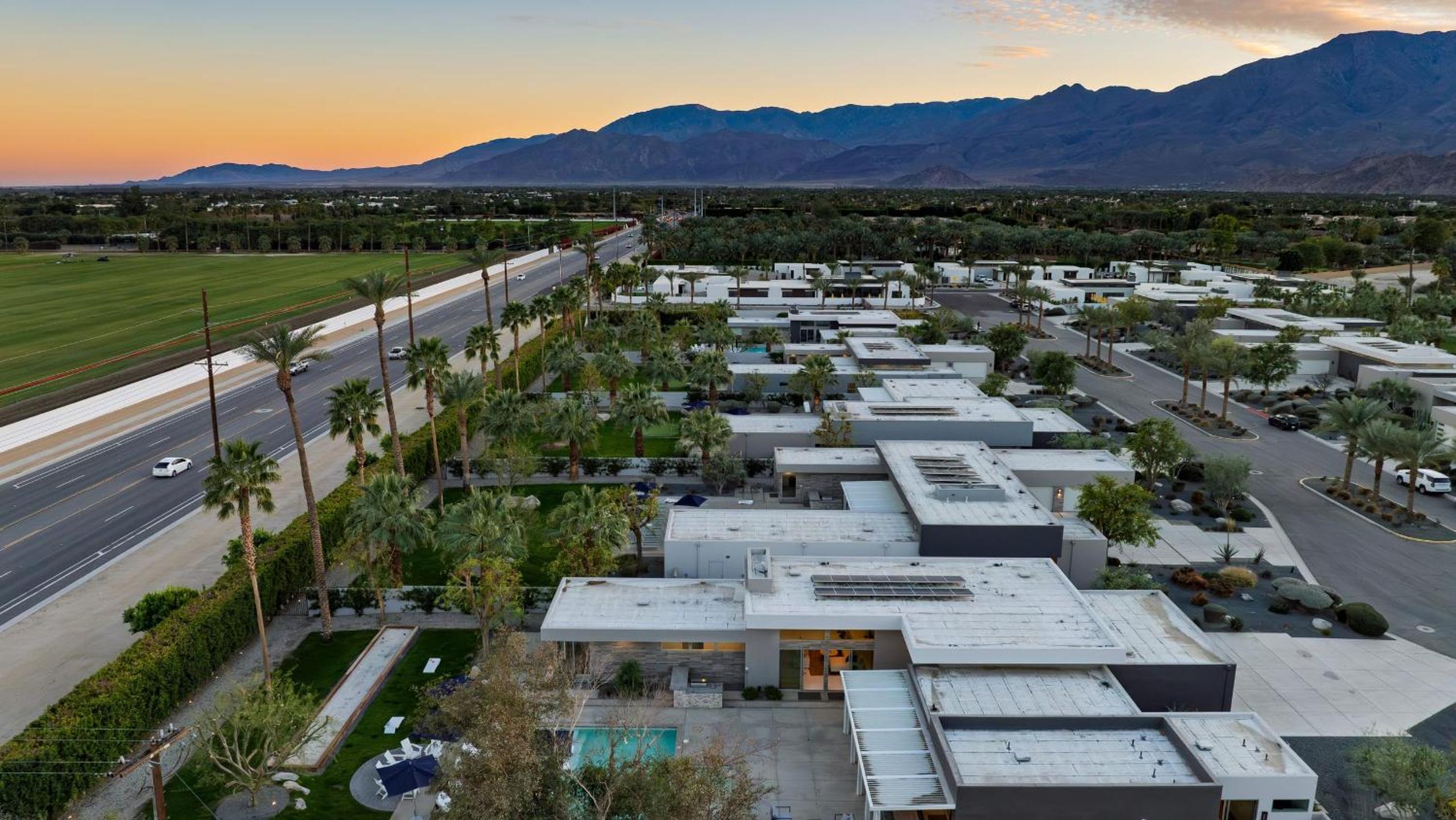 2 Luxe Villas Sleeps 24 Pool Putting Green Polo Villas Mira by AvantStay