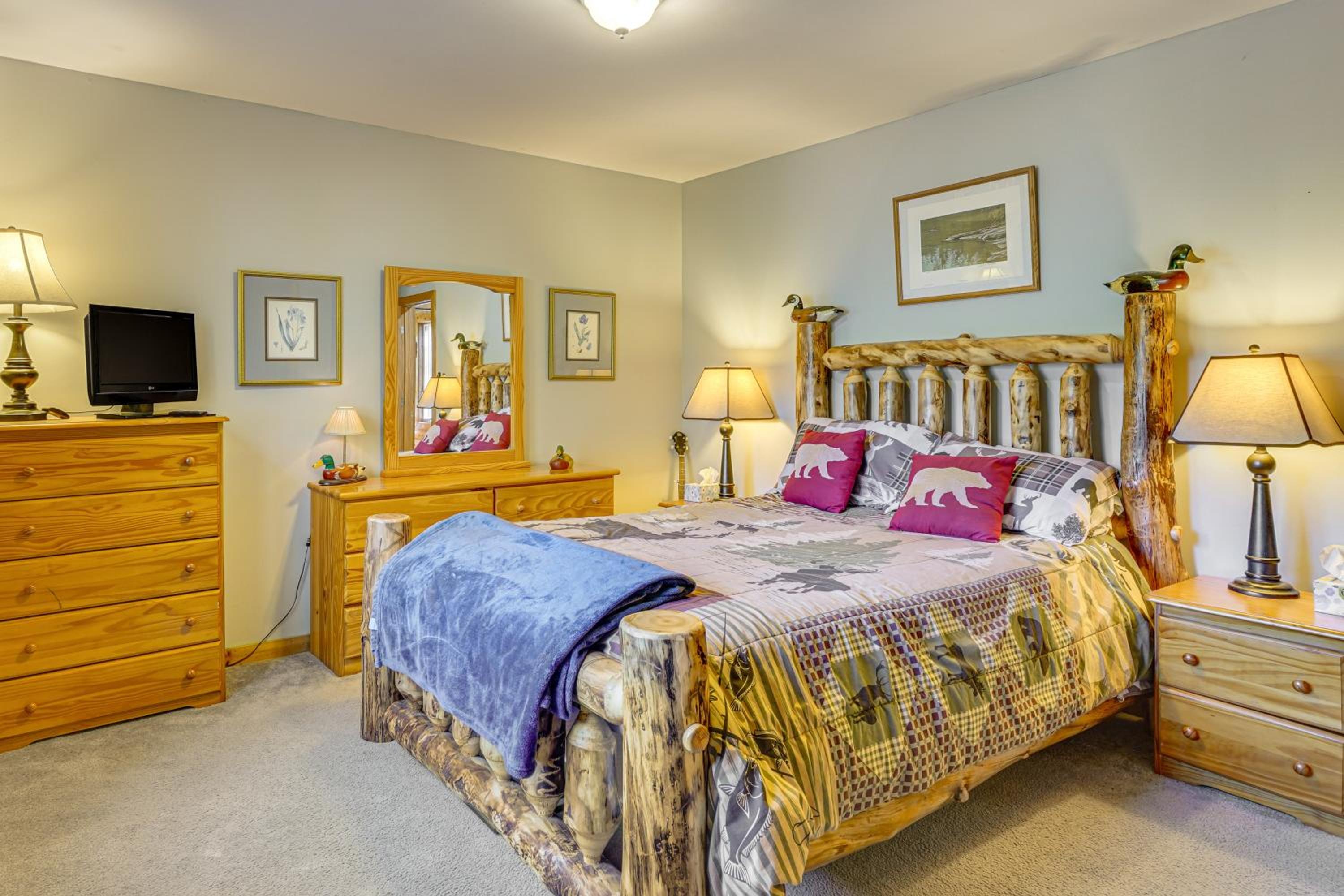 Riverfront Home with Hot Tub Near Killington Resort