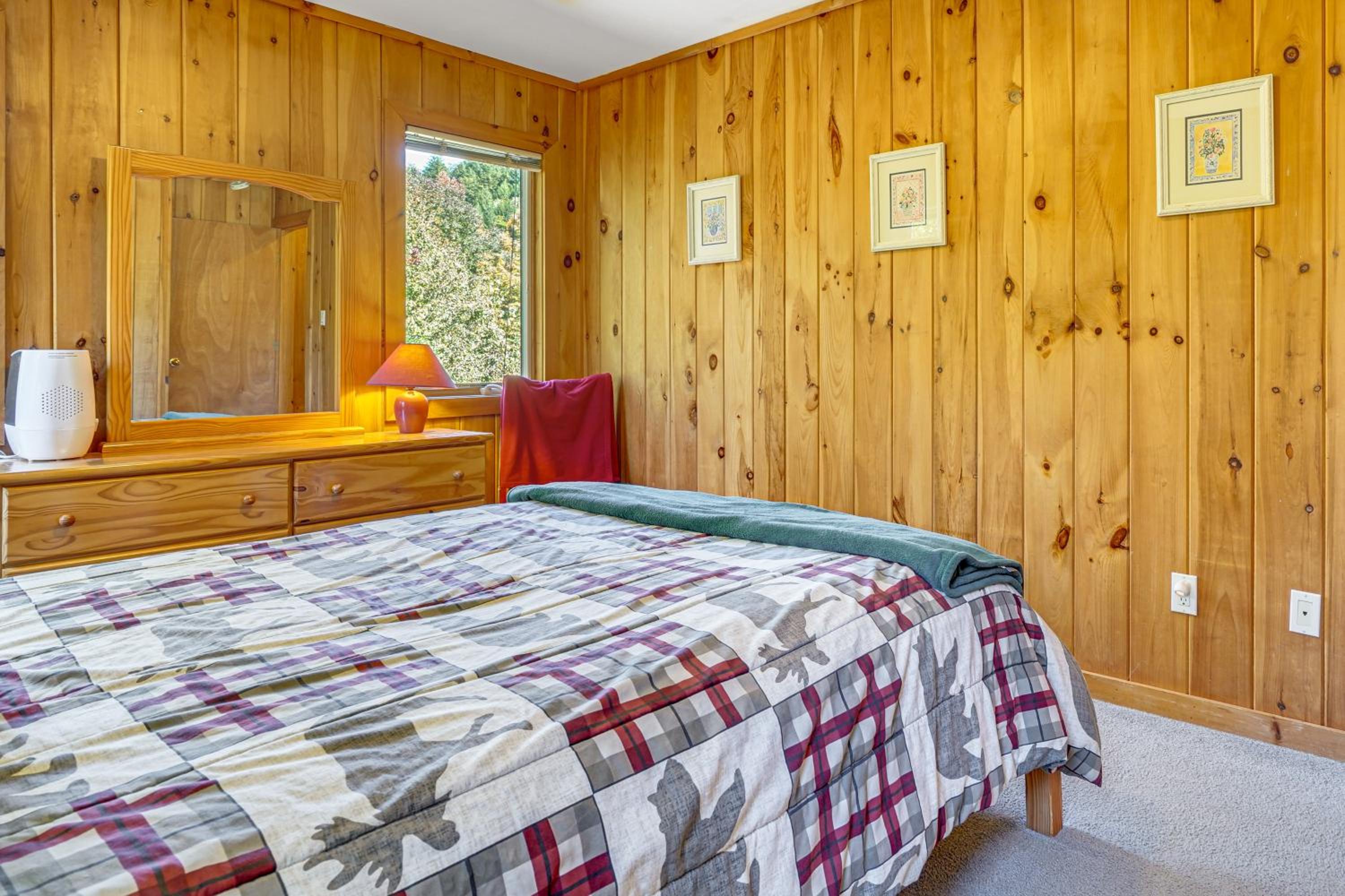 Riverfront Home with Hot Tub Near Killington Resort