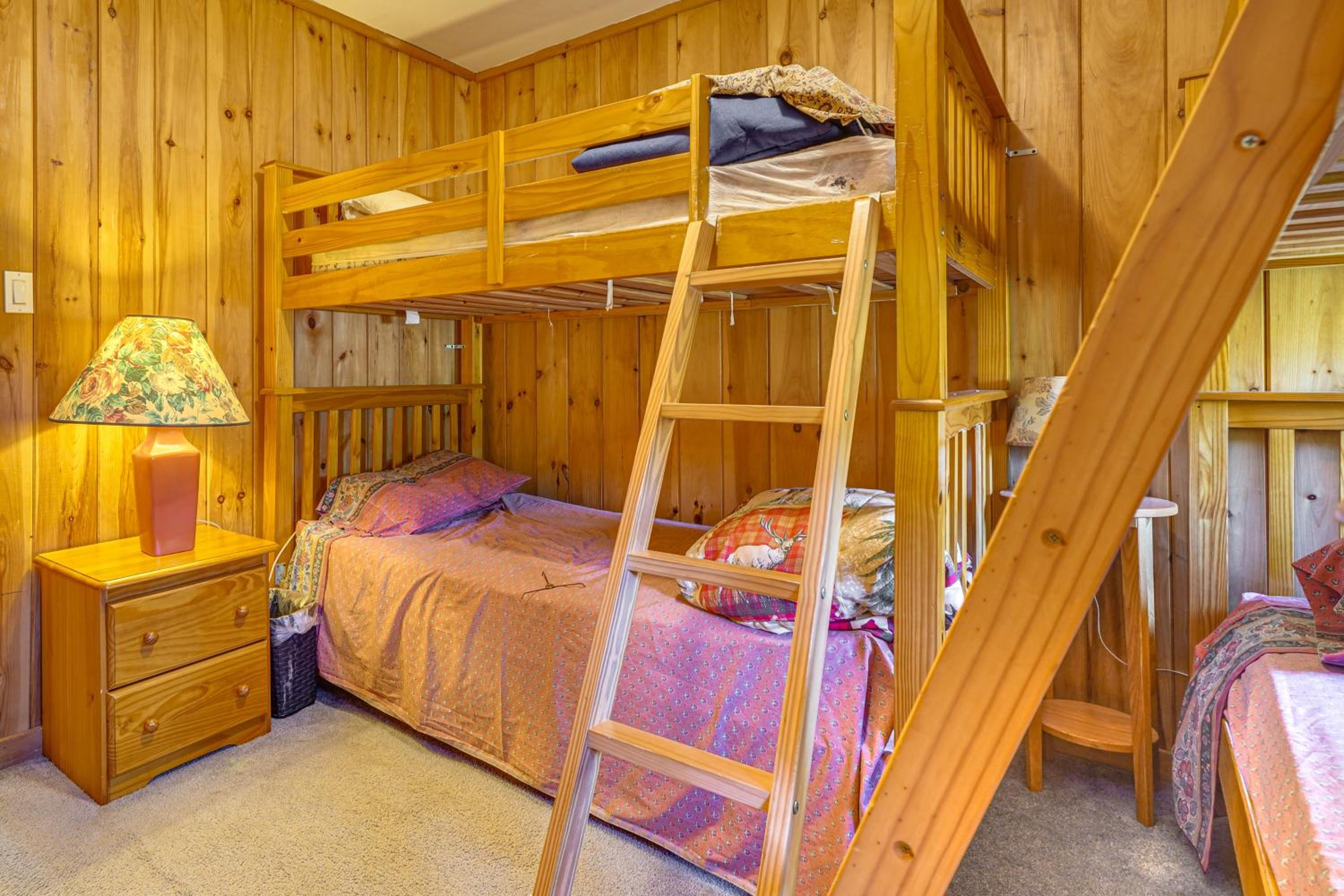 Riverfront Home with Hot Tub Near Killington Resort