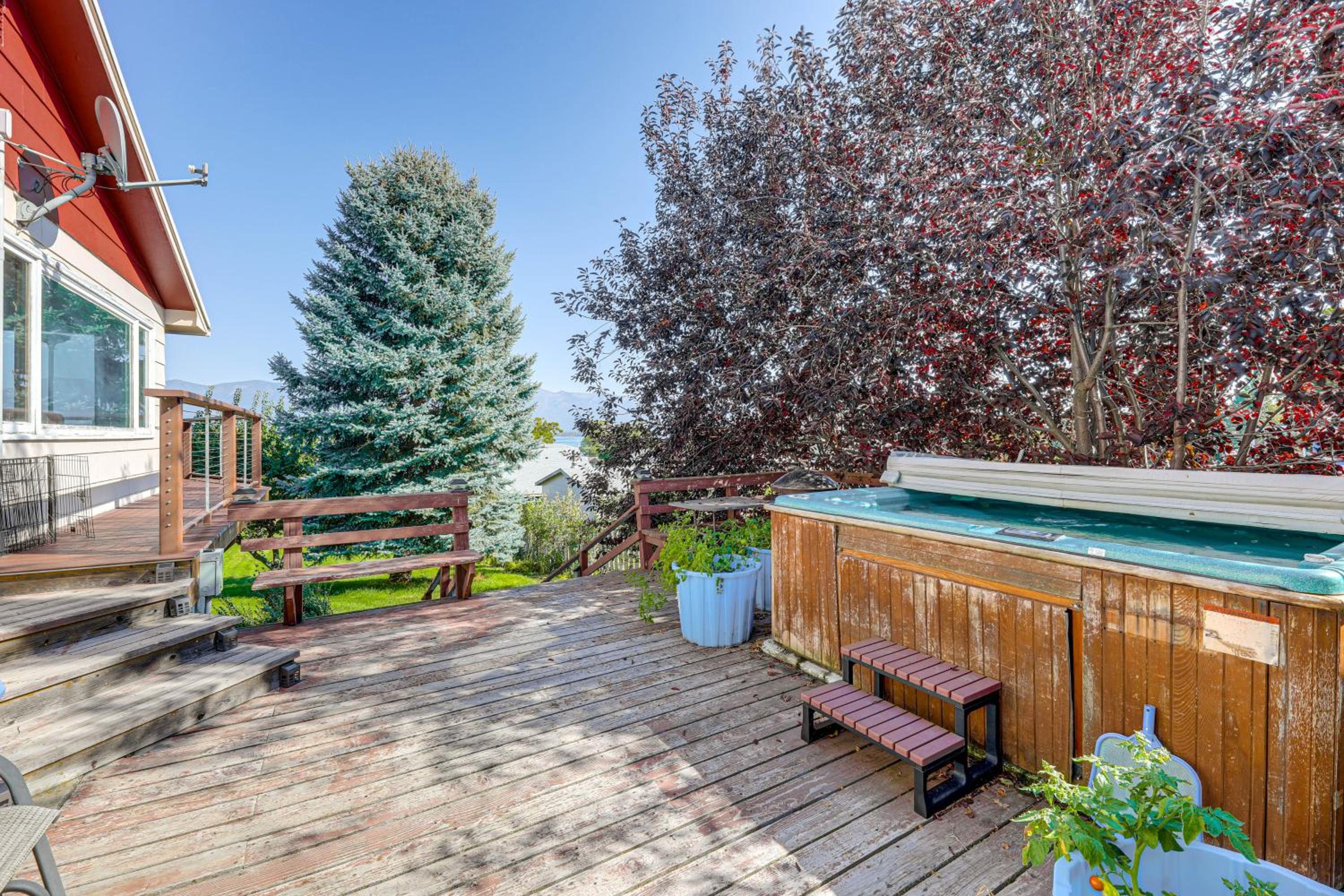 Hot Tub, Views and Private Dock Polson Haven!