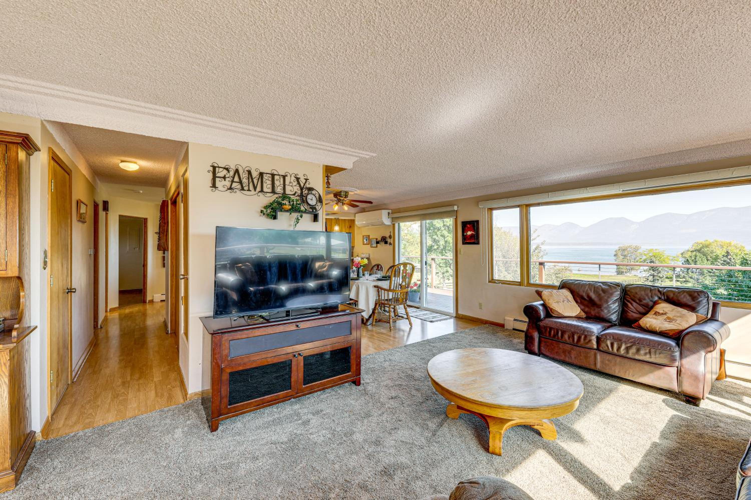 Hot Tub, Views and Private Dock Polson Haven!