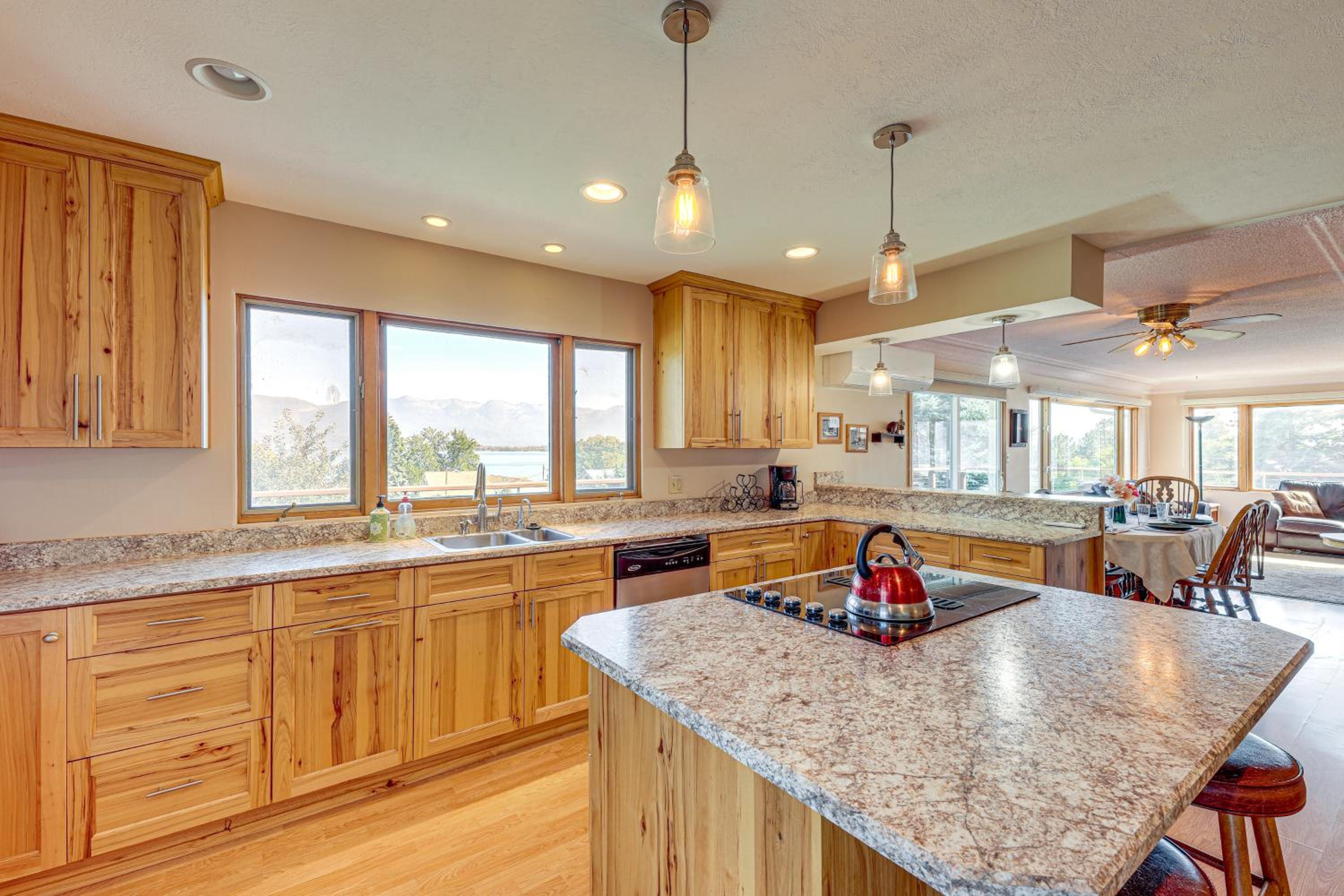 Hot Tub, Views and Private Dock Polson Haven!