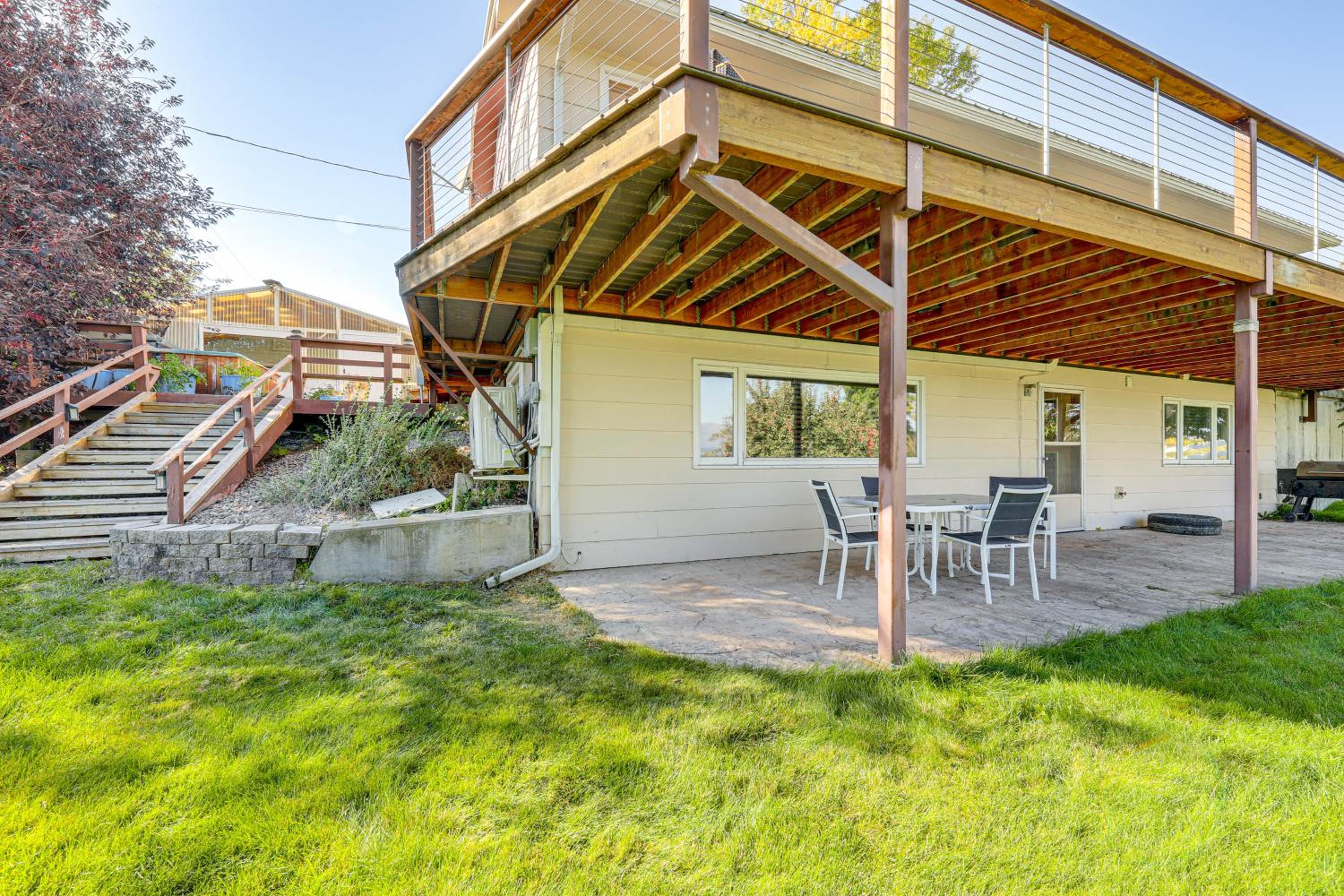 Hot Tub, Views and Private Dock Polson Haven!