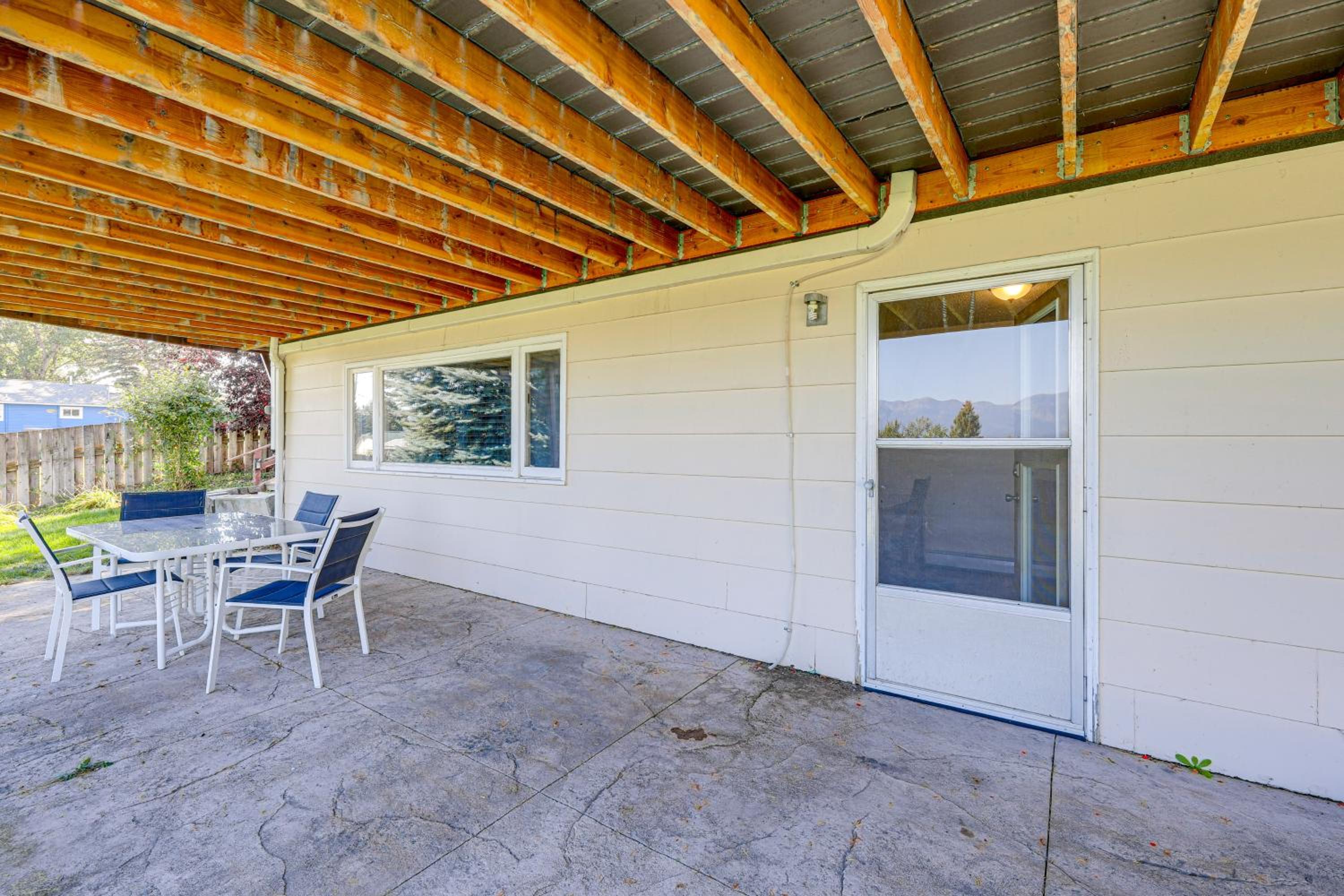 Hot Tub, Views and Private Dock Polson Haven!